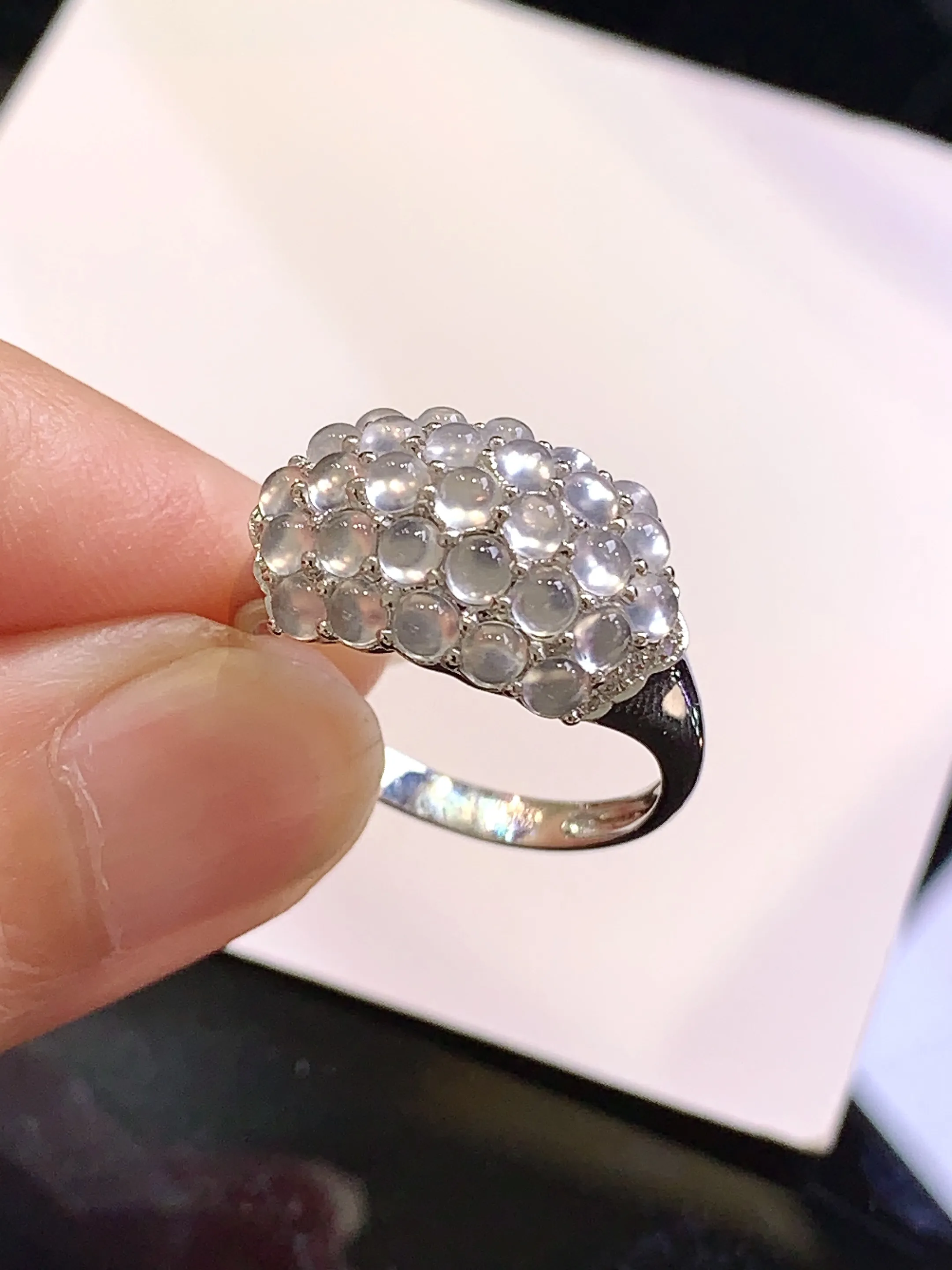 18k金钻镶嵌冰种蛋面组合戒指 玉质细腻 色泽清新艳丽 圈口14.5 整体尺寸16.8*10.6*5.5