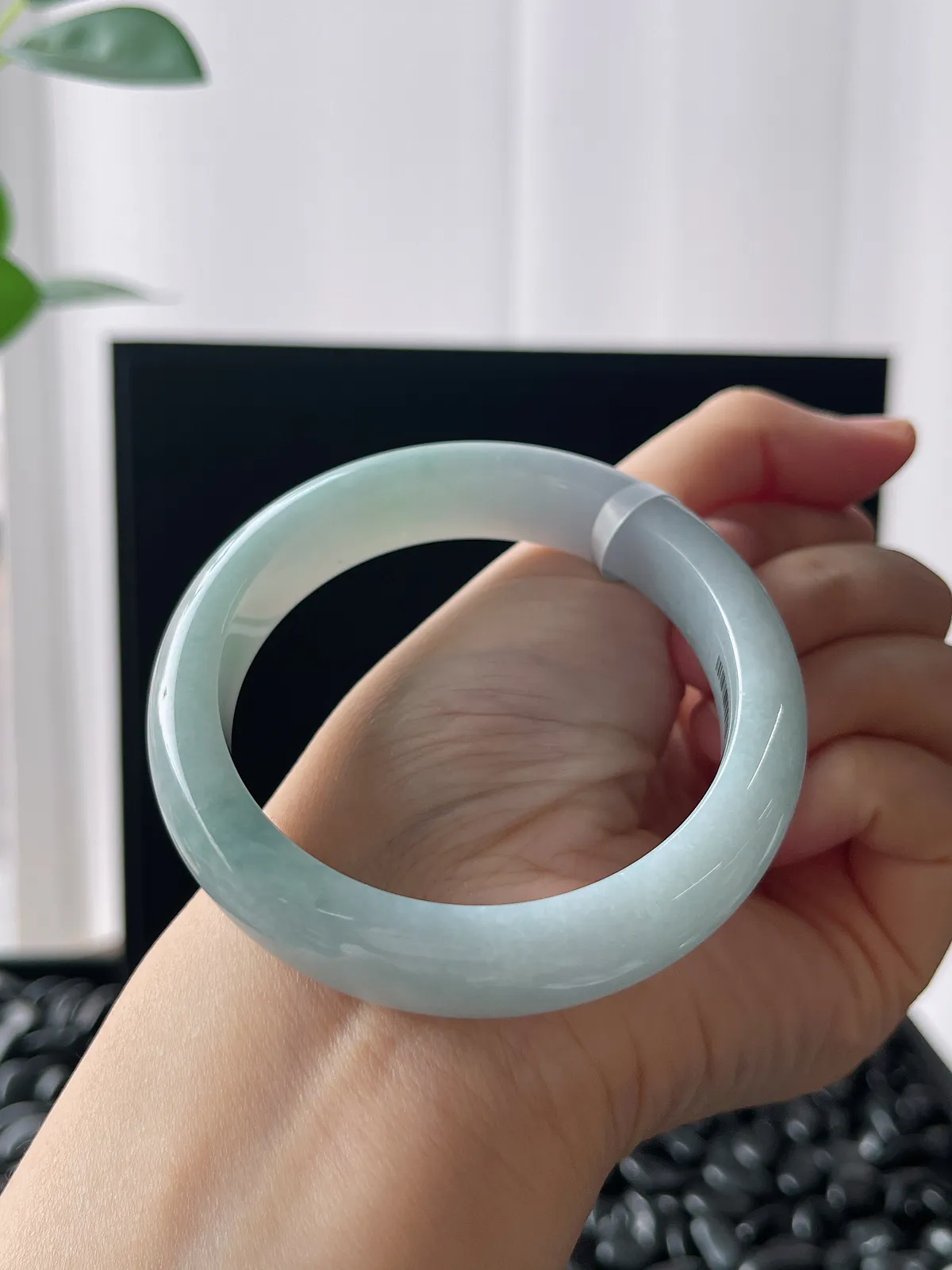 正圈54.2圈口，翡翠糯化种淡蓝色手镯