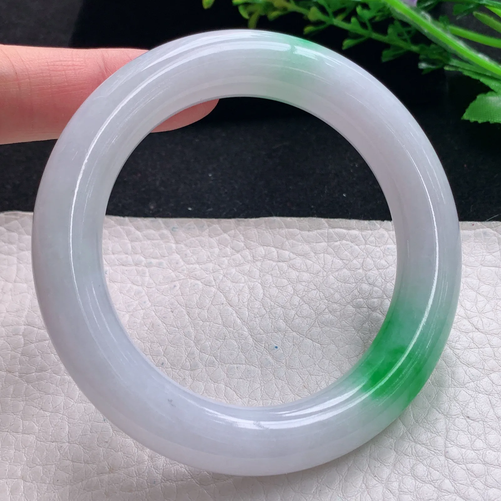 yh自然光58*12胖圆镯 缅甸翡翠a货手镯水润飘阳绿圆条美人镯