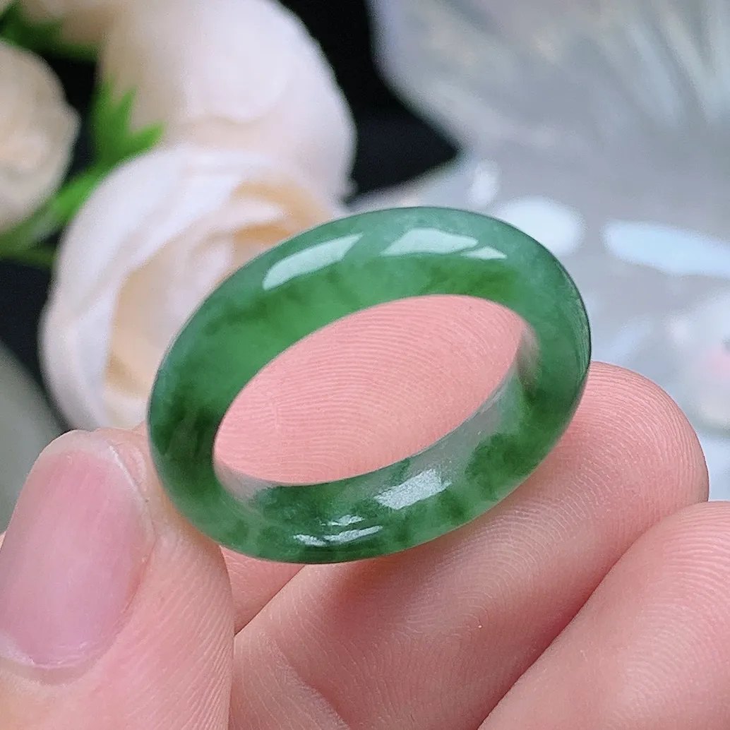 缅甸翡翠老坑种翡翠水润起胶飘阳绿戒指玉指环  水润通透 尺寸：18.2-5.7-3.7mm  18号圈口5S