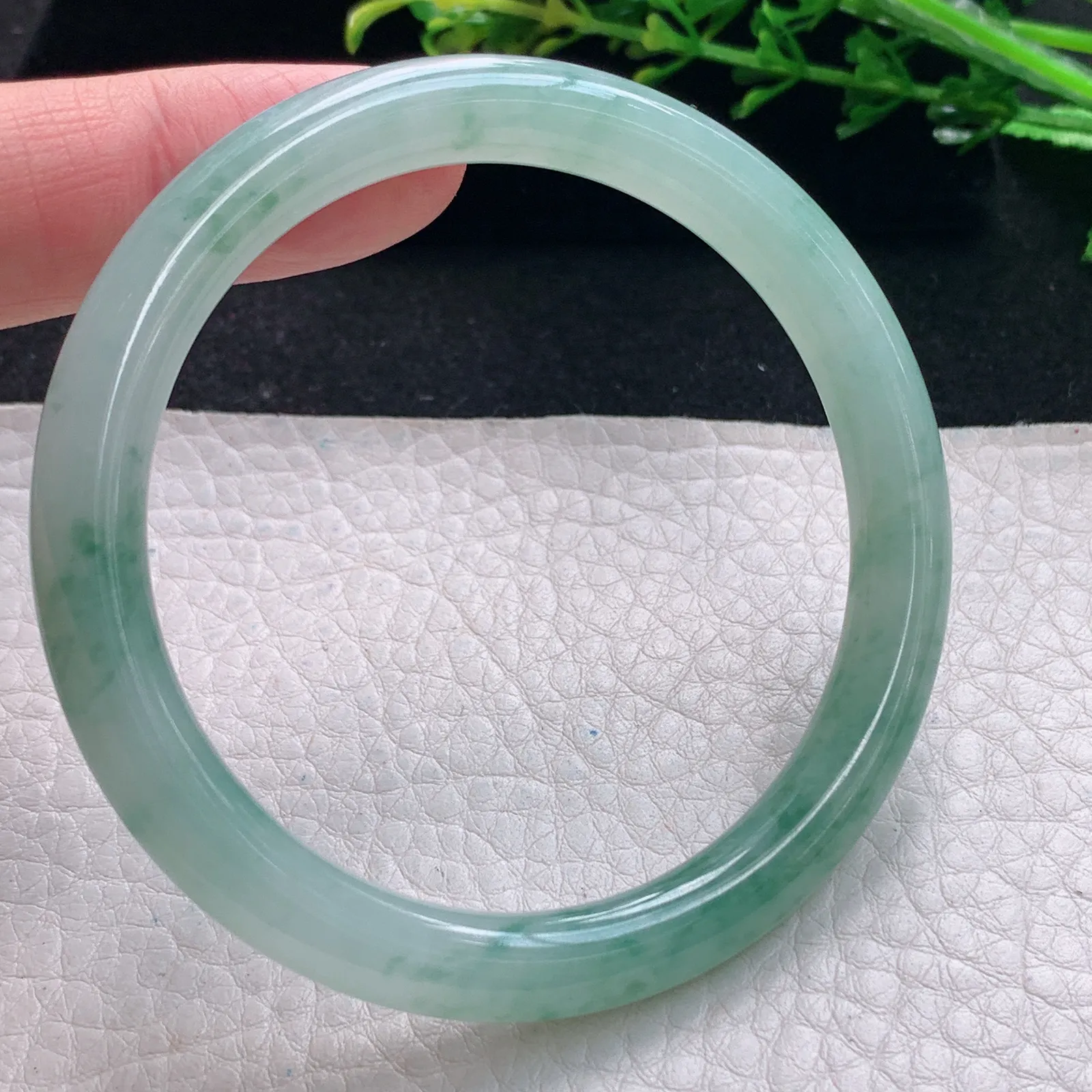 n自然光55*7.3*7.8叮当镯 缅甸翡翠a货手镯冰飘花圆条美人镯我