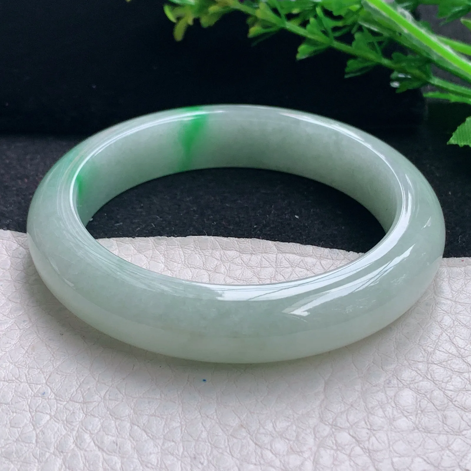 ym自然光55*12.5*8.8平安镯 缅甸翡翠a货手镯飘绿宽边玉手环