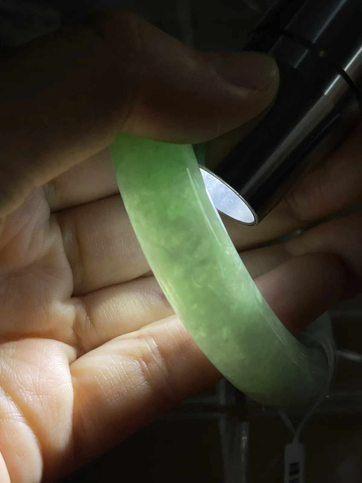 正圈53.5圈口，翡翠糯化种淡绿色手镯