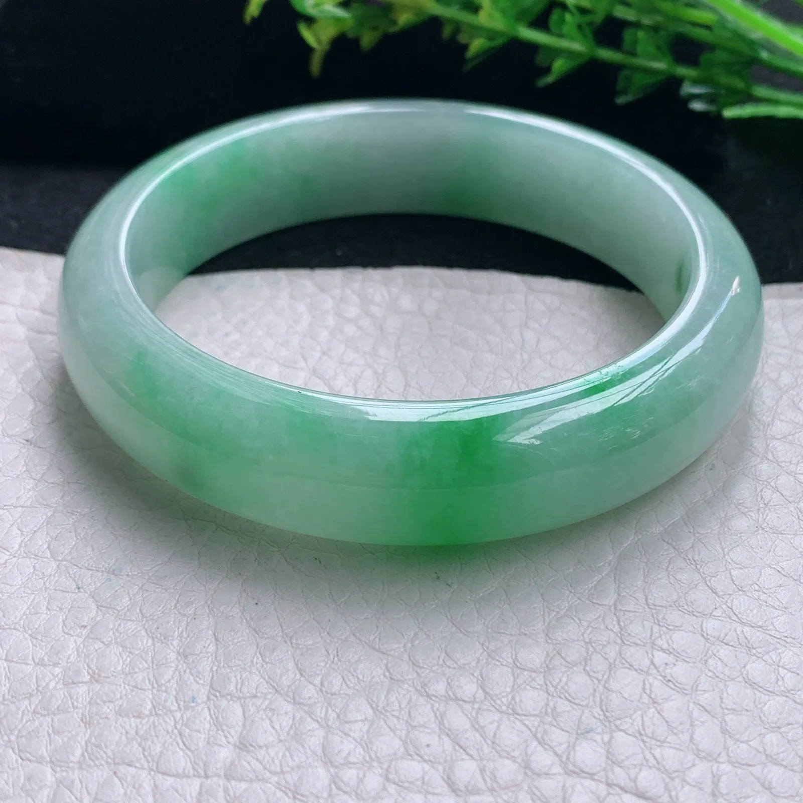 js大圈口60*14.5*8.3平安镯 缅甸翡翠a货手镯飘阳绿宽边玉手环