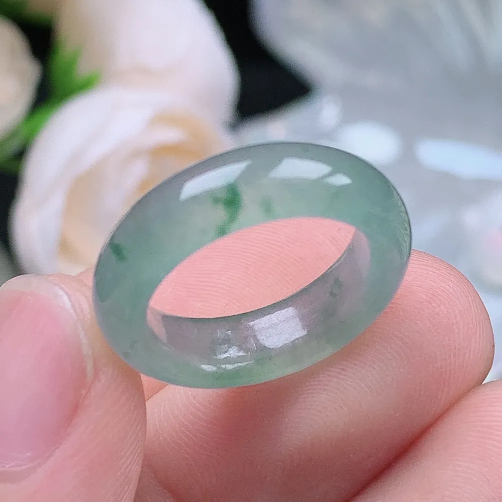 缅甸老坑冰种翡翠水润起胶飘花戒指玉指环  水润通透 尺寸：15.6-5.7-3.6mm 10号圈口5S