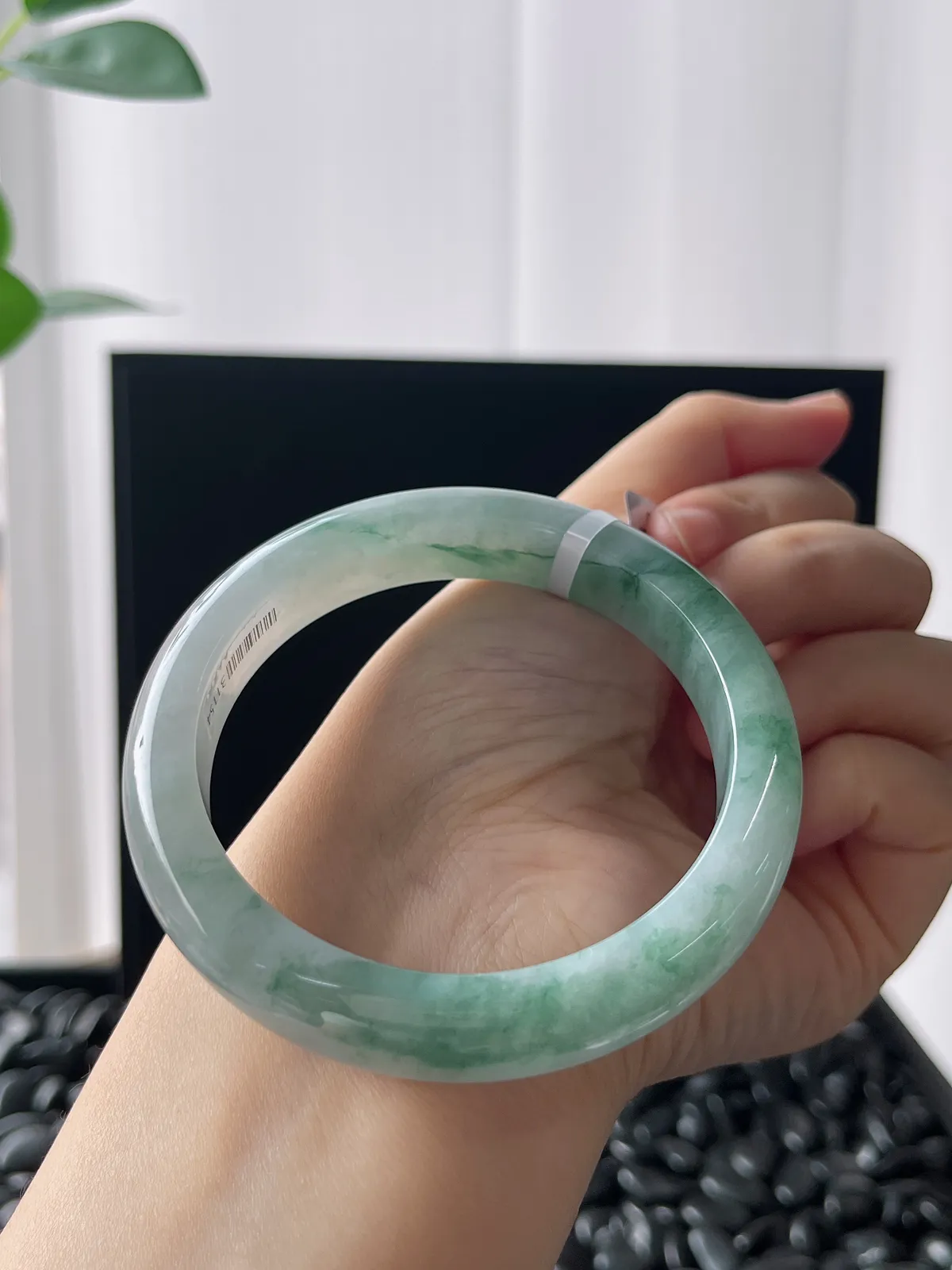 正圈58圈口，翡翠冰糯种飘绿手镯