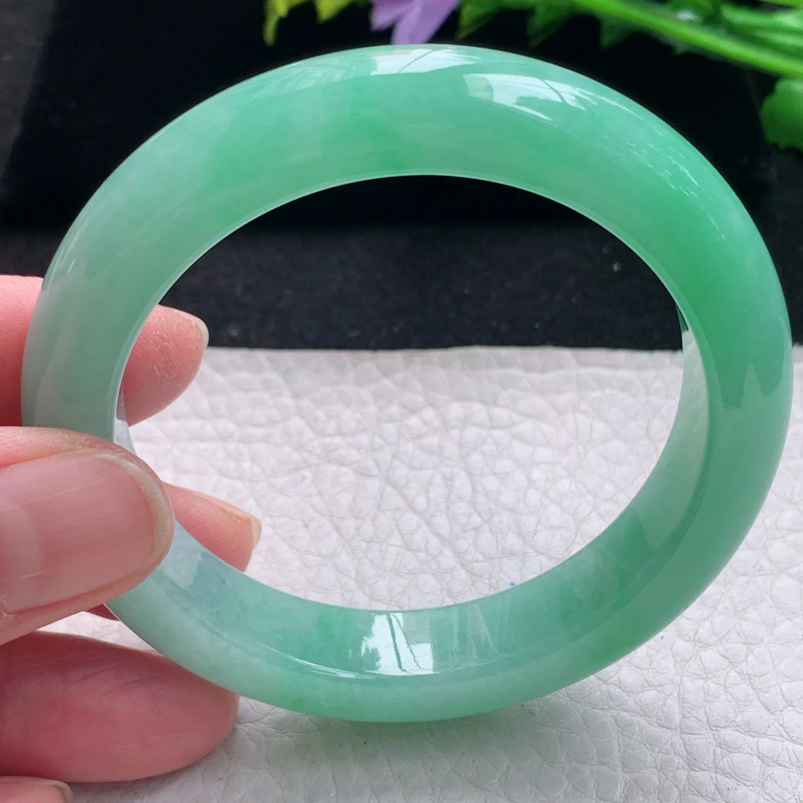 js自然光53*12*8.8平安镯 缅甸翡翠a货手镯冰绿宽边玉手环