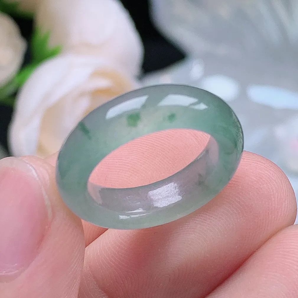 缅甸老坑冰种翡翠水润起胶飘花戒指玉指环  水润通透 尺寸：15.6-5.7-3.6mm 10号圈口5