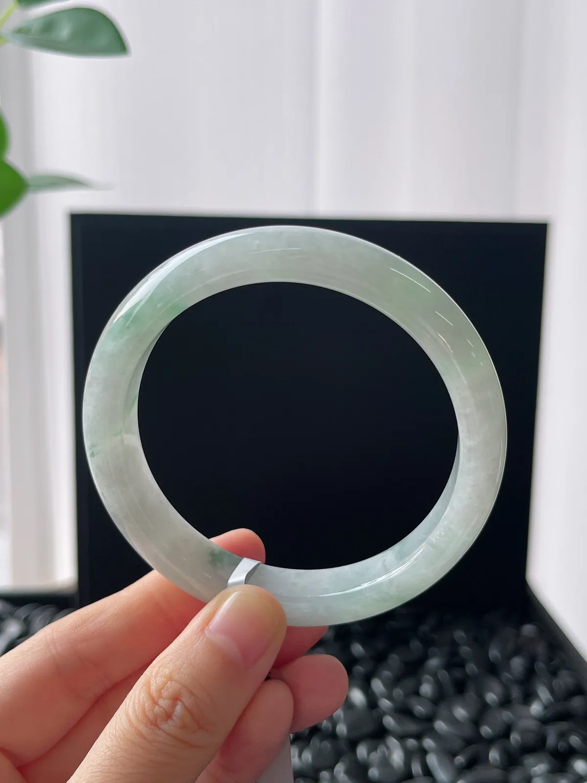 正圈56.9圈口，翡翠糯化种飘花手镯