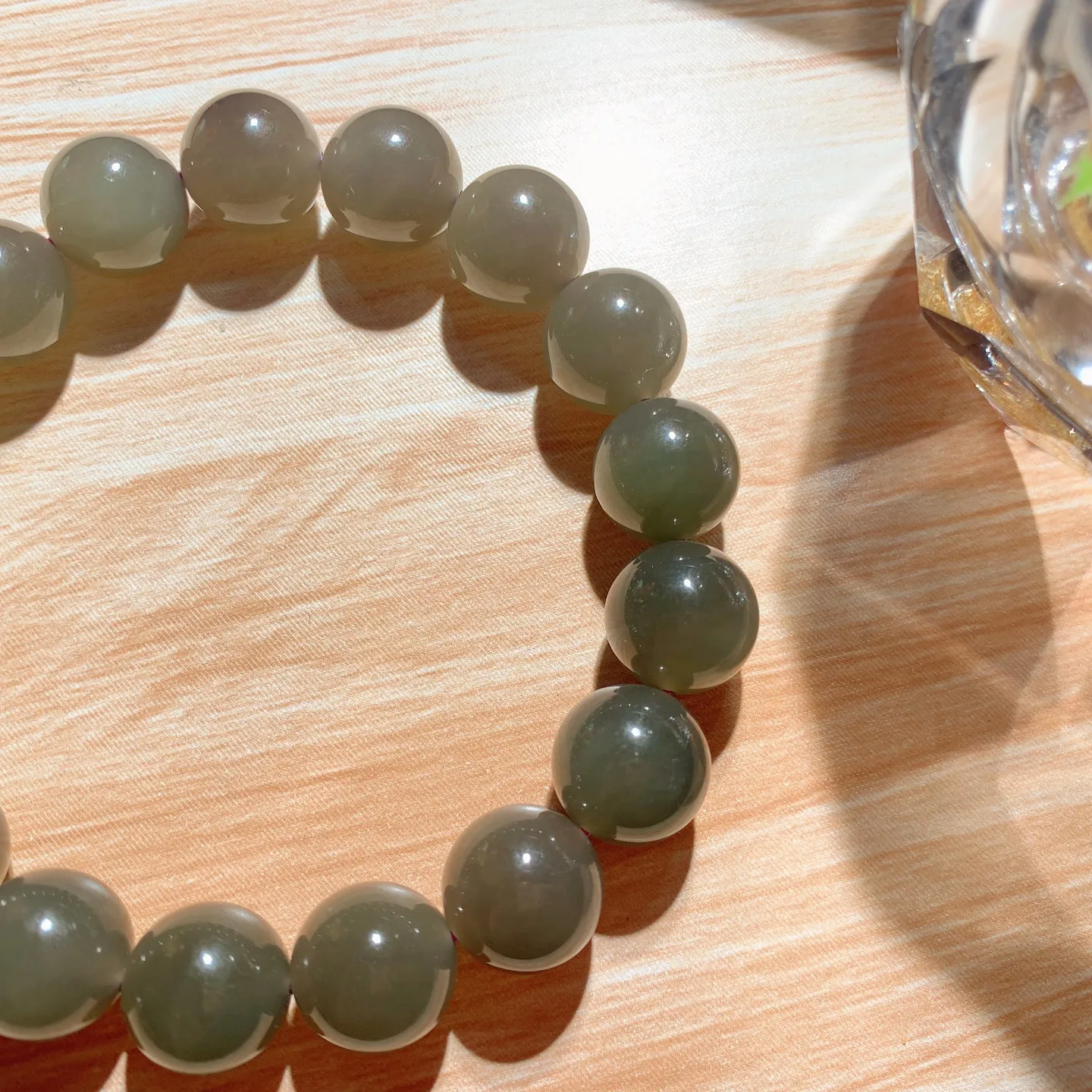 和田玉紫罗兰翠紫圆珠手串 单颗尺寸12重45.8克。玉质细腻油润。手推出油。佩戴高端典雅。lt251113