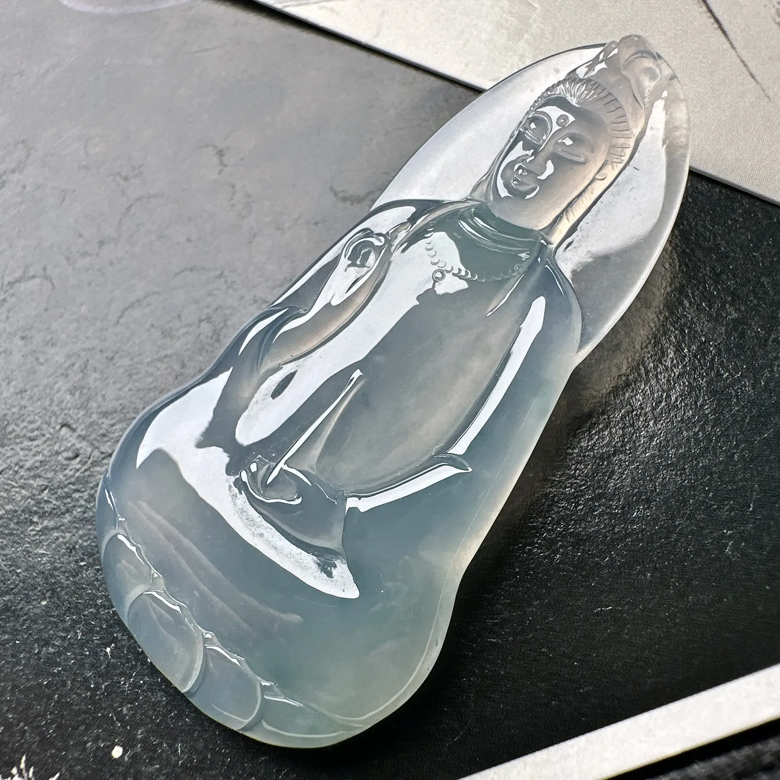 【冰种素衣观音】质地细腻，通透度上佳，冰感十足，适合佩戴