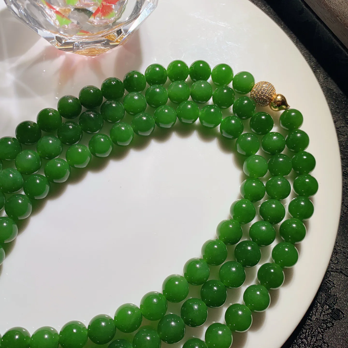 和田玉鲜阳绿俄罗斯碧玉108佛珠项链。单颗尺寸9重144克。玉质细腻油润。手推出油。佩戴高端典雅。lt251113