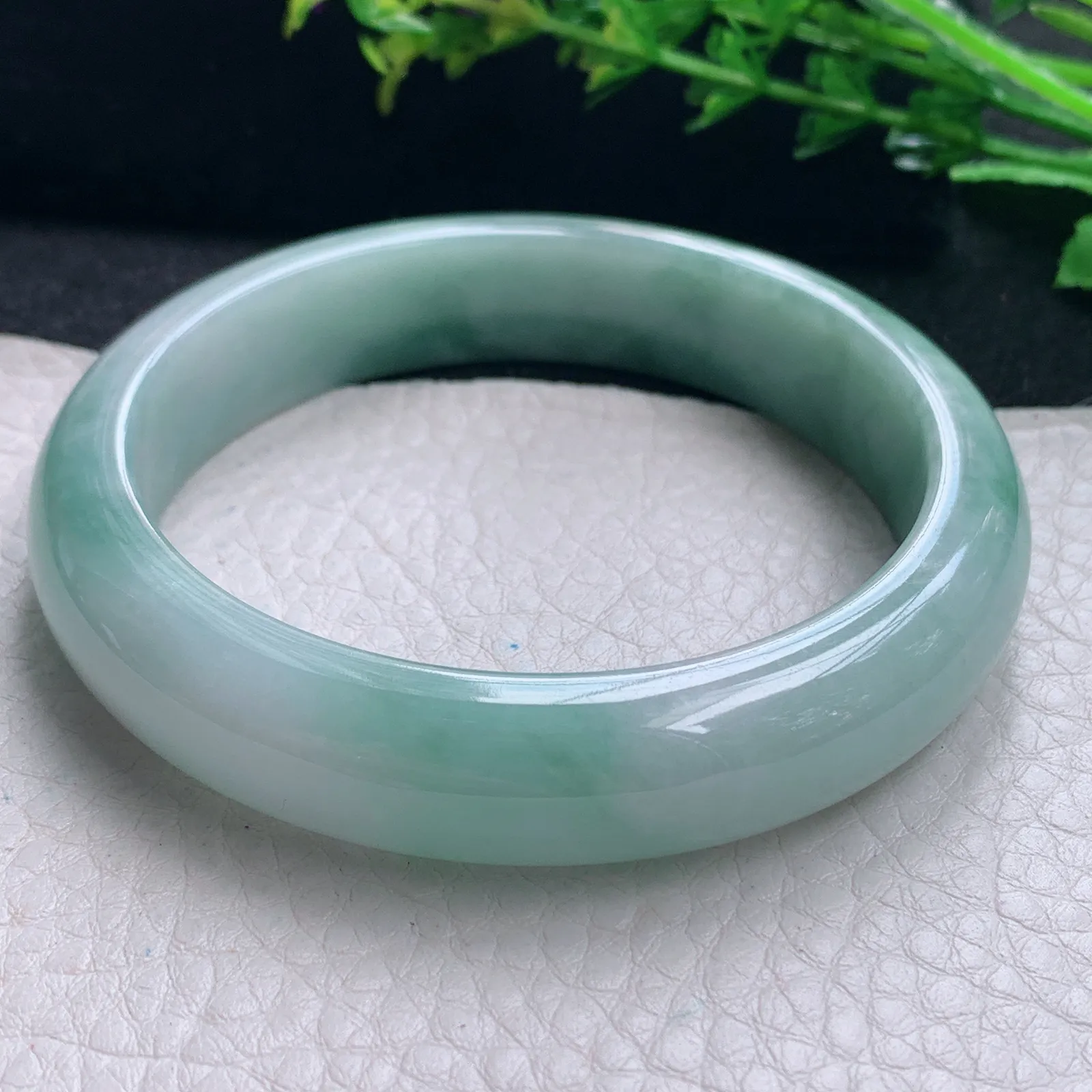 js自然光58.5*13.3*8.2平安镯 缅甸翡翠a货手镯飘花韵味宽边玉手环