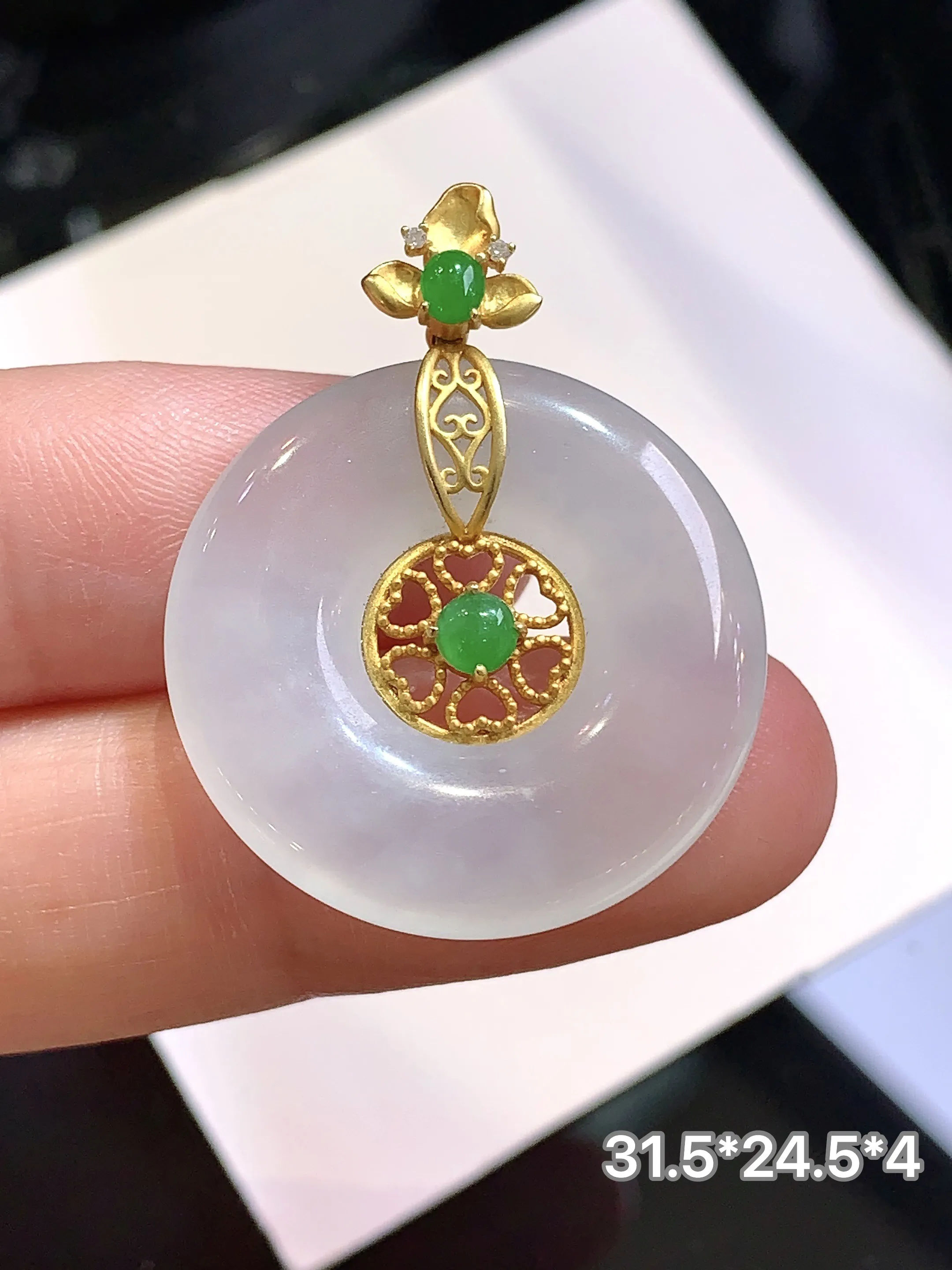 18k金镶嵌冰种平安环吊坠 玉质细腻 色泽清新艳丽 整体尺寸31.5*24.5*4
