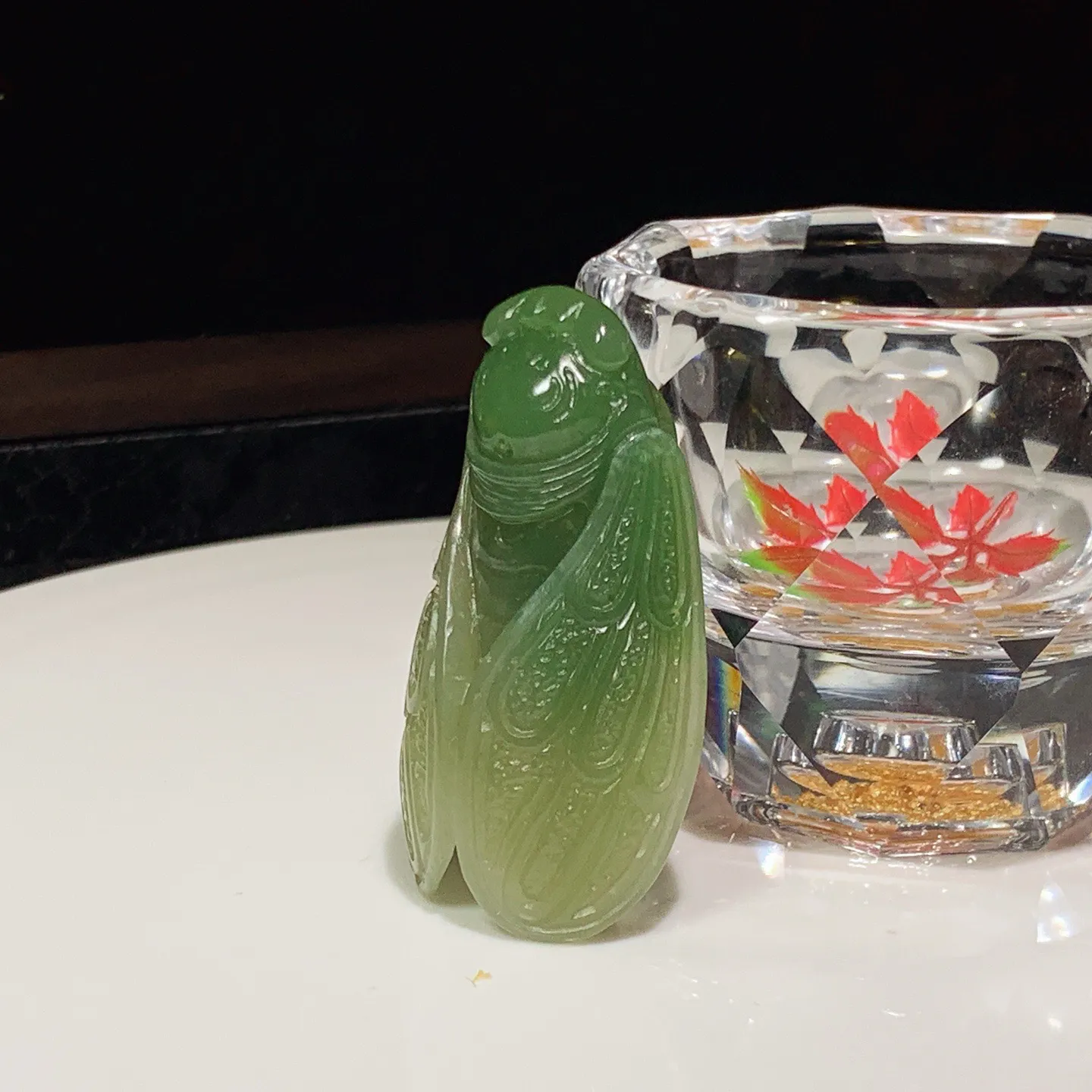 新疆和田玉黄口料翠青一鸣惊人知了挂件。尺寸50/27/17重24.5克。玉质细腻油润。手推出油。佩戴