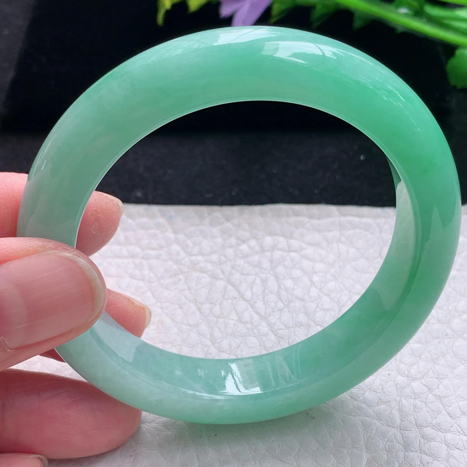 js自然光53*12*8.8平安镯 缅甸翡翠a货手镯冰绿宽边玉手环