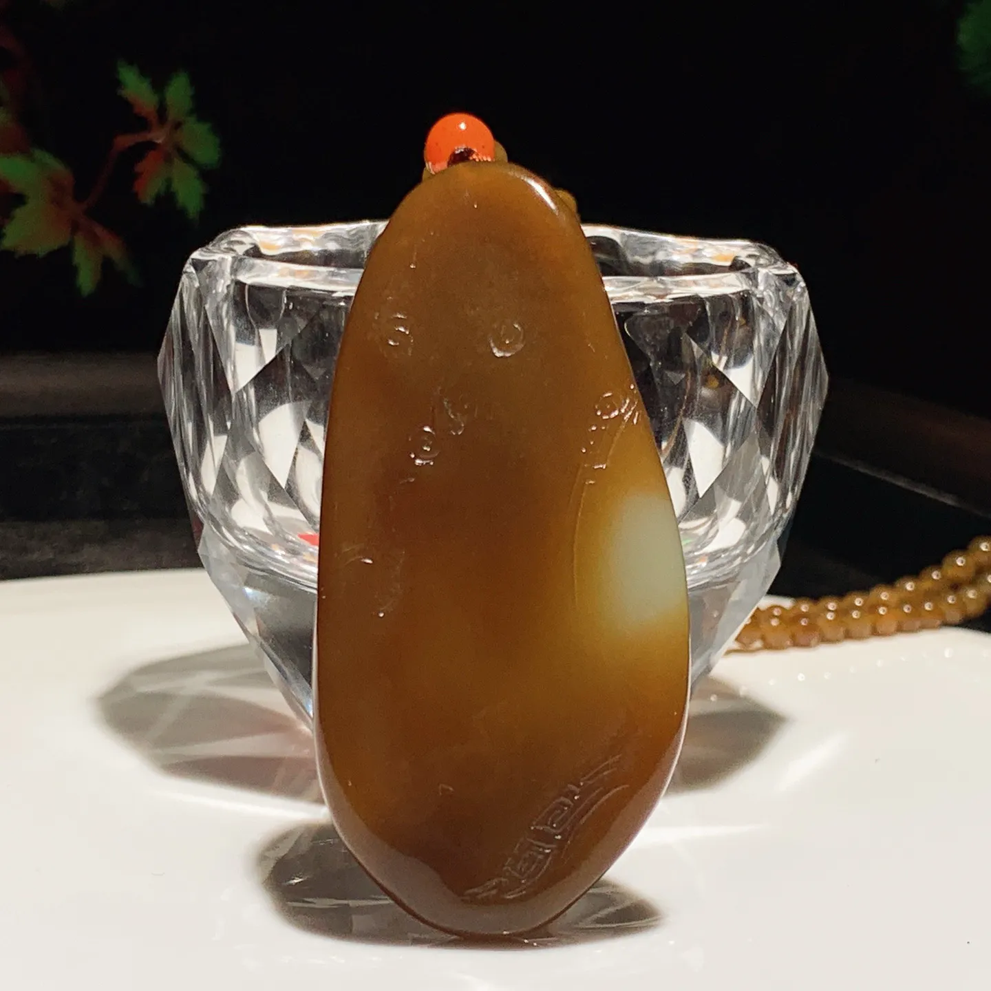 新疆和田玉且末糖蝶恋花挂件。尺寸62/29/10重46克。玉质细腻油润。手推出油。佩戴高端典雅。lt251113