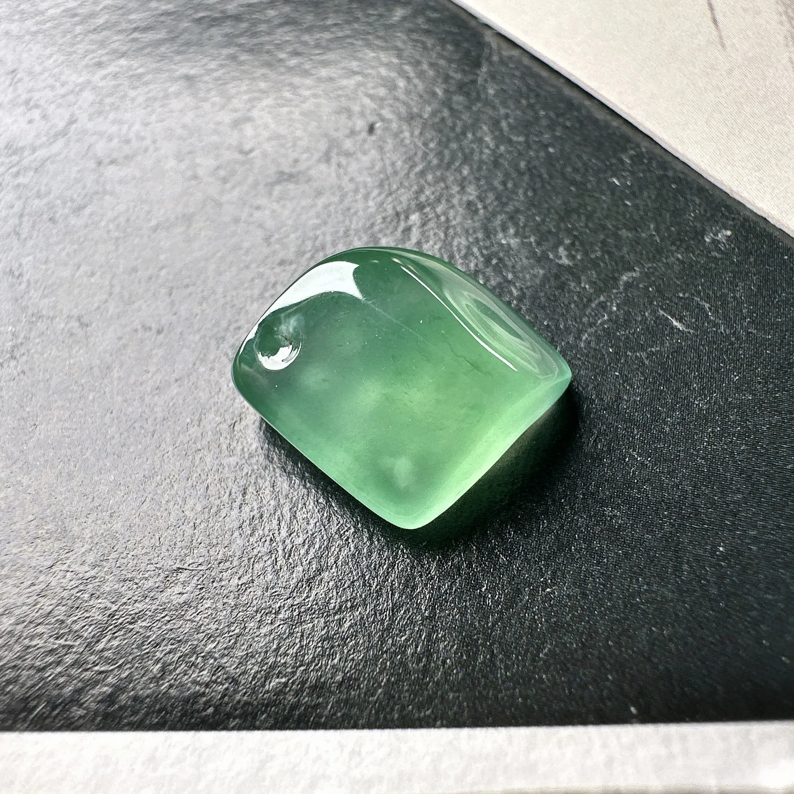 【冰种木那绿随形裸石】雪花棉，质地非常细腻干净，冰润十足，种老冰透，收藏品质