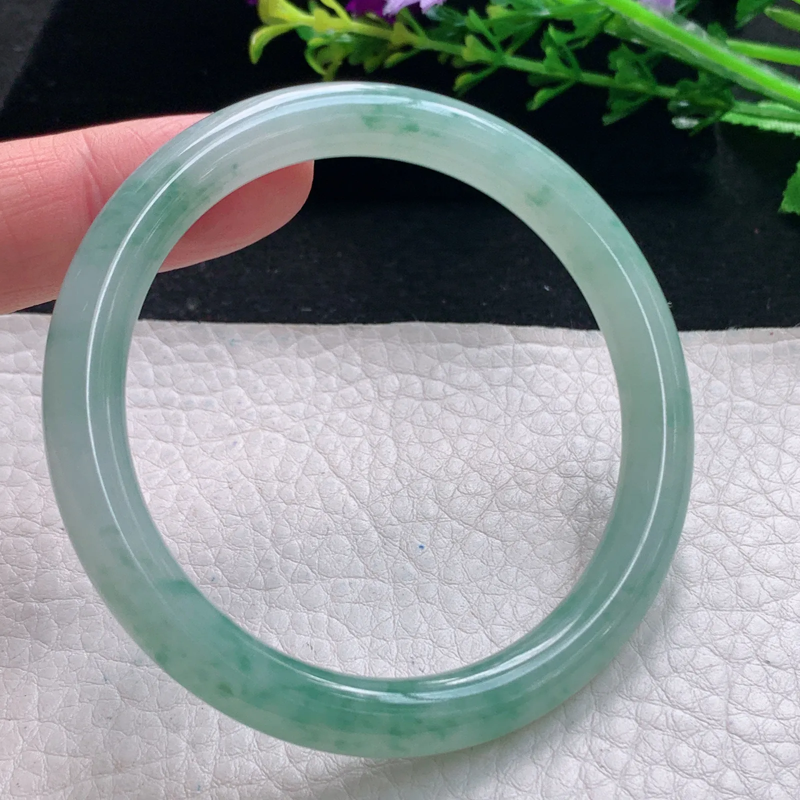 n自然光55*7.3*7.8叮当镯 缅甸翡翠a货手镯冰飘花圆条美人镯我