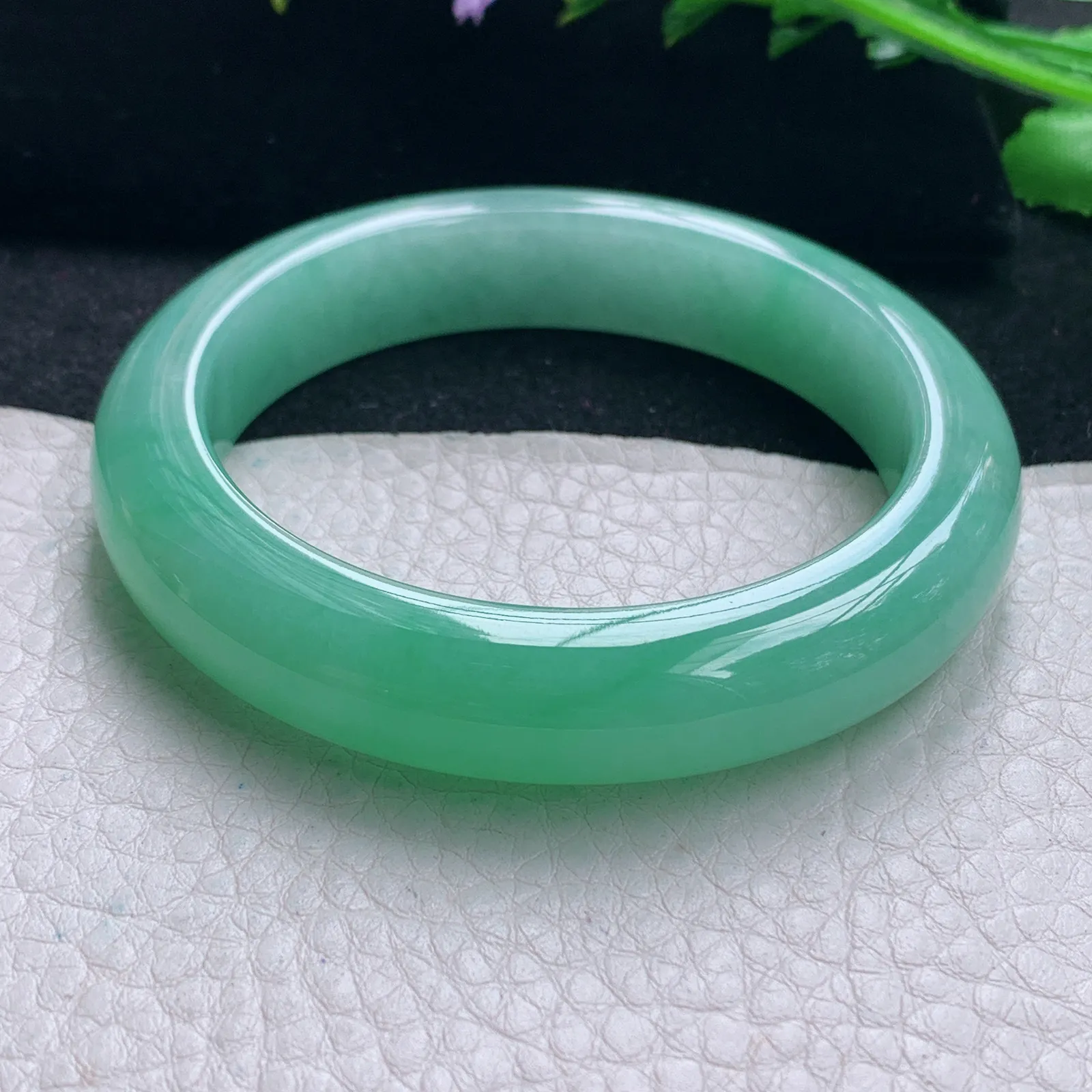 js自然光53*12*8.8平安镯 缅甸翡翠a货手镯冰绿宽边玉手环