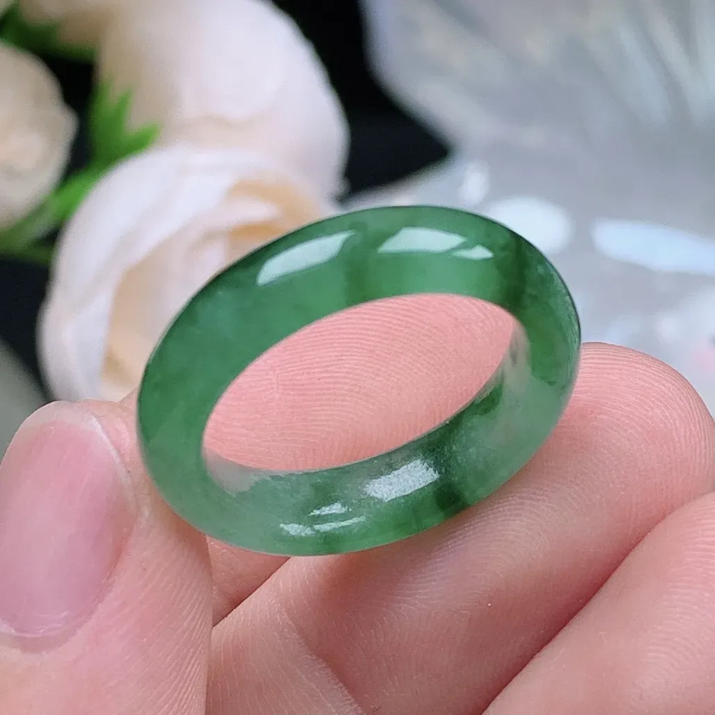 缅甸翡翠老坑种翡翠水润起胶飘阳绿戒指玉指环  水润通透 尺寸：18.2-5.7-3.7mm  18号圈口5S