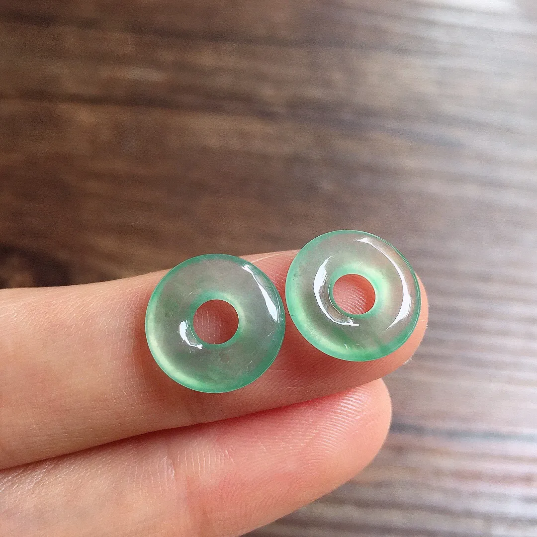 冰晴底甜甜圈一对，镶嵌佳品，冰润细腻，种水足 尺寸12.4*2.3