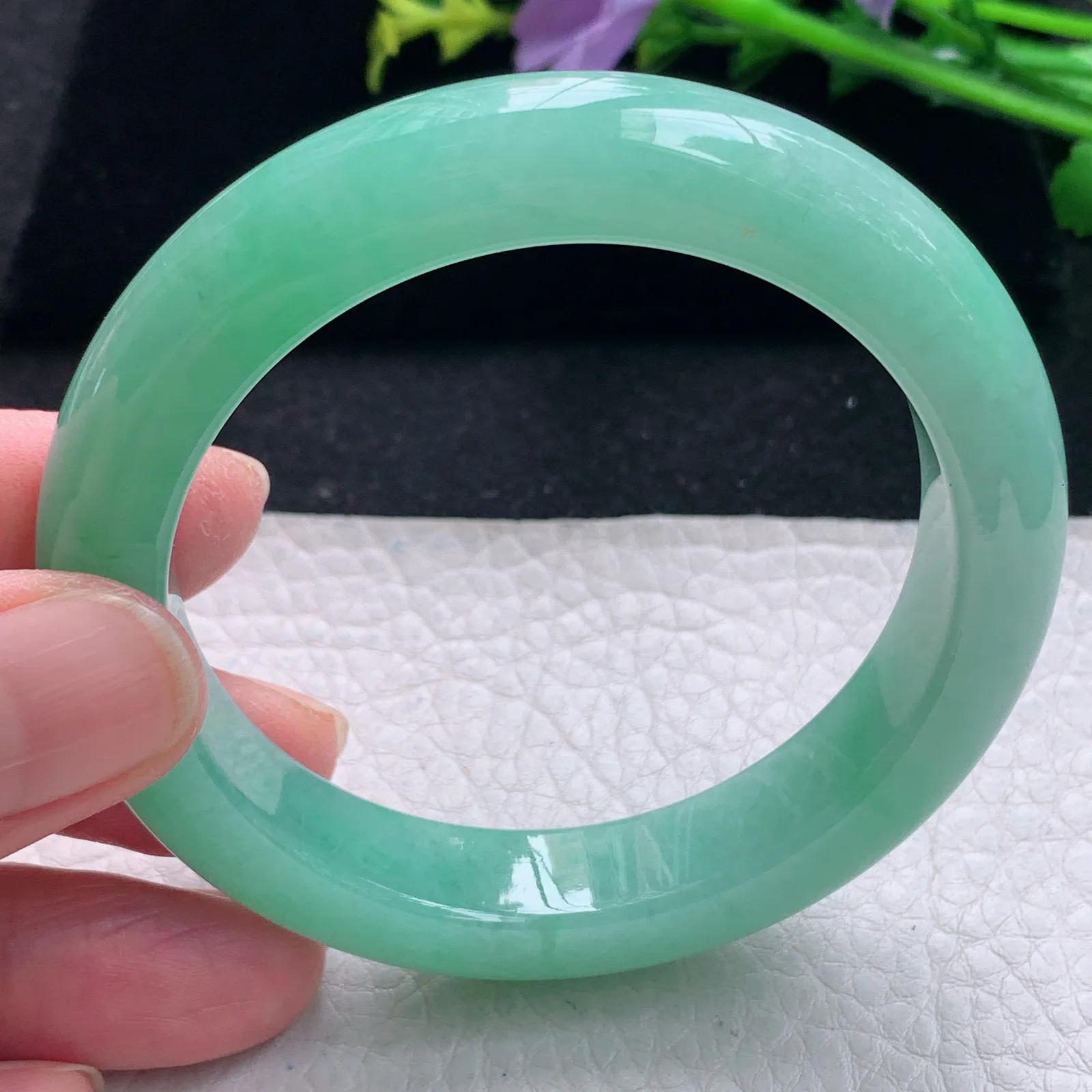 js自然光53*12*8.8平安镯 缅甸翡翠a货手镯冰绿宽边玉手环