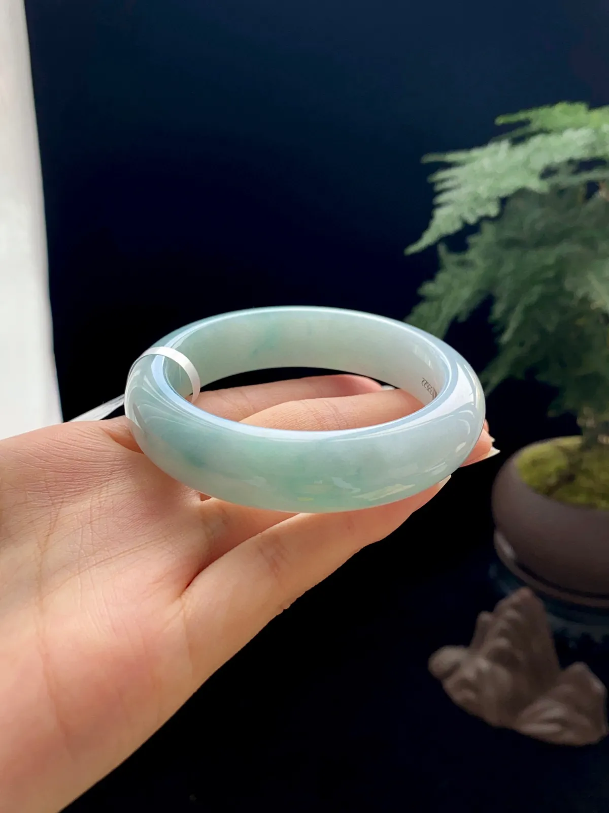 【飘花、蓝花】
尺寸：52.2*13.8*8.2
『山水有色，出尘不染，袅袅清幽撩人面』