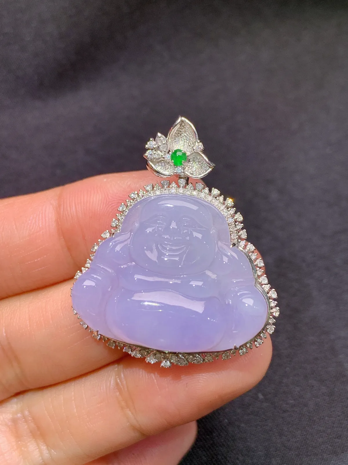 紫罗兰笑佛吊坠，18k金镶嵌，温润细腻，颜色鲜艳 尺寸35.7*30.2*10