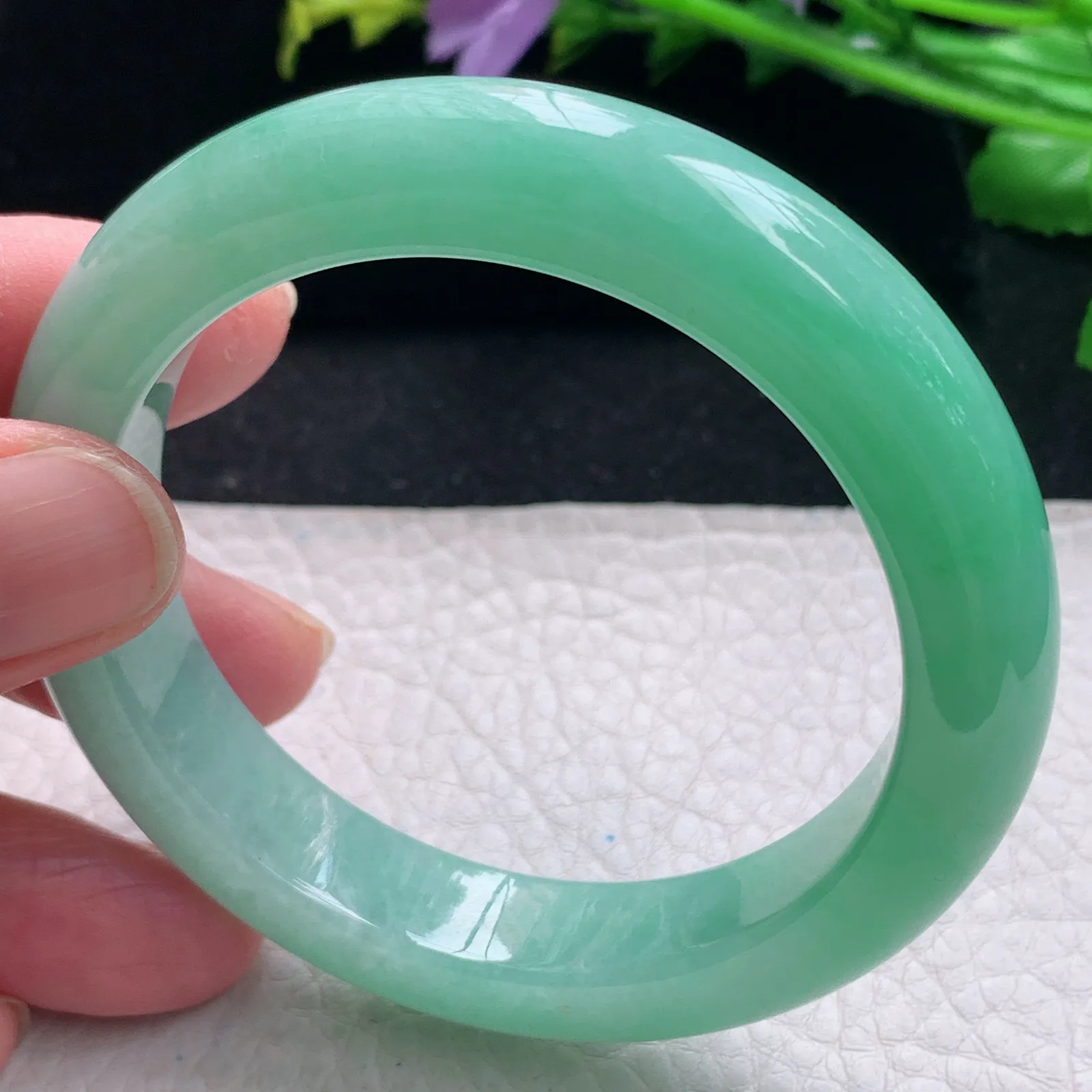 js自然光53*12*8.8平安镯 缅甸翡翠a货手镯冰绿宽边玉手环