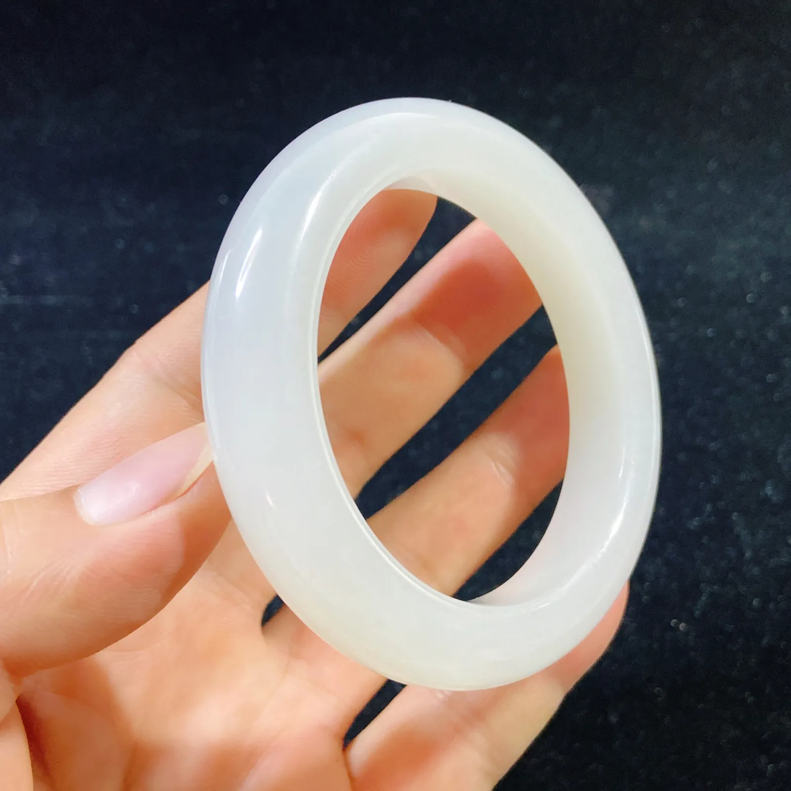 羊脂白玉54.5手镯和田玉山料白玉手镯54圈口宽13.2/9.2重61.3克白度一级级 玉质特细腻油