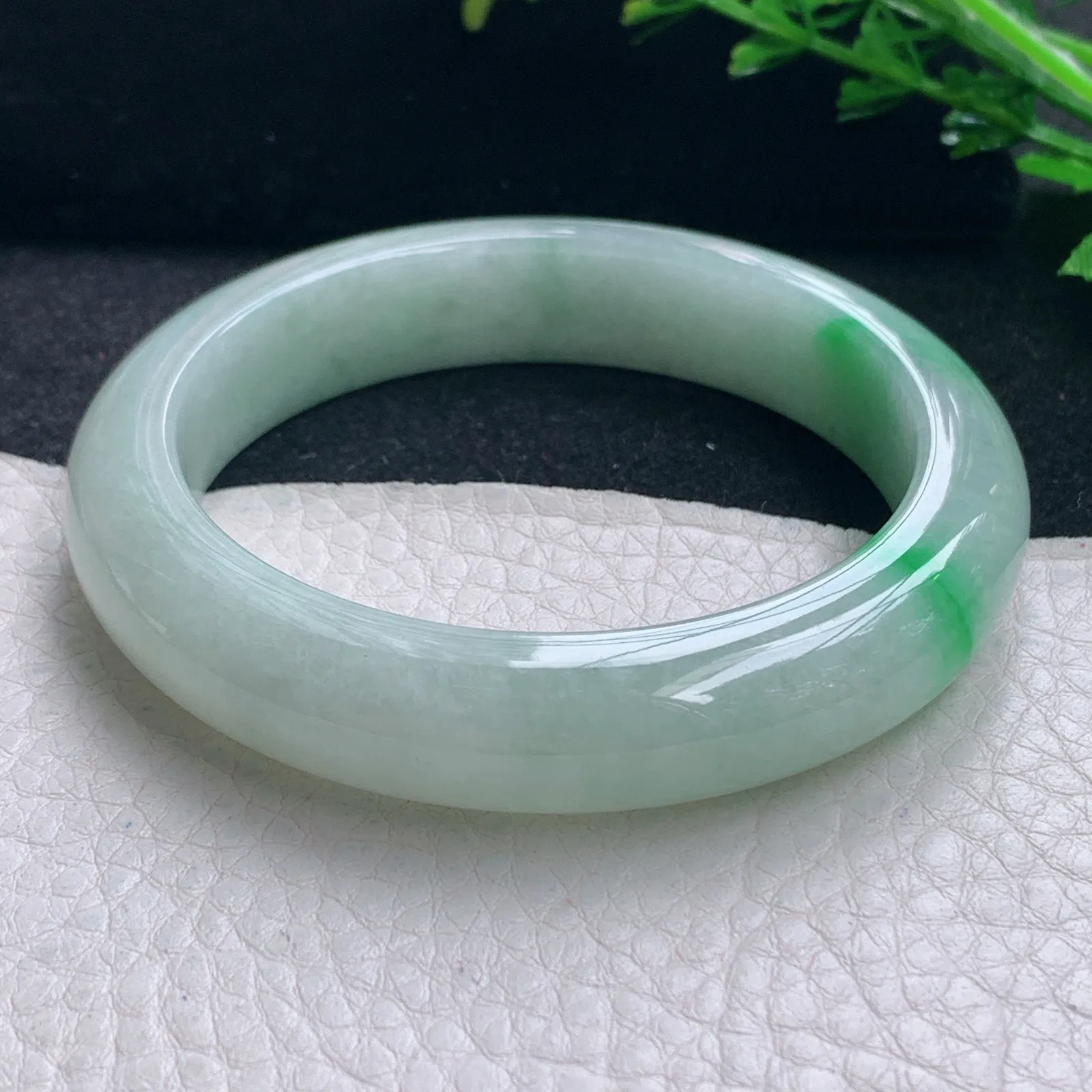 ym自然光55*12.5*8.8平安镯 缅甸翡翠a货手镯飘绿宽边玉手环