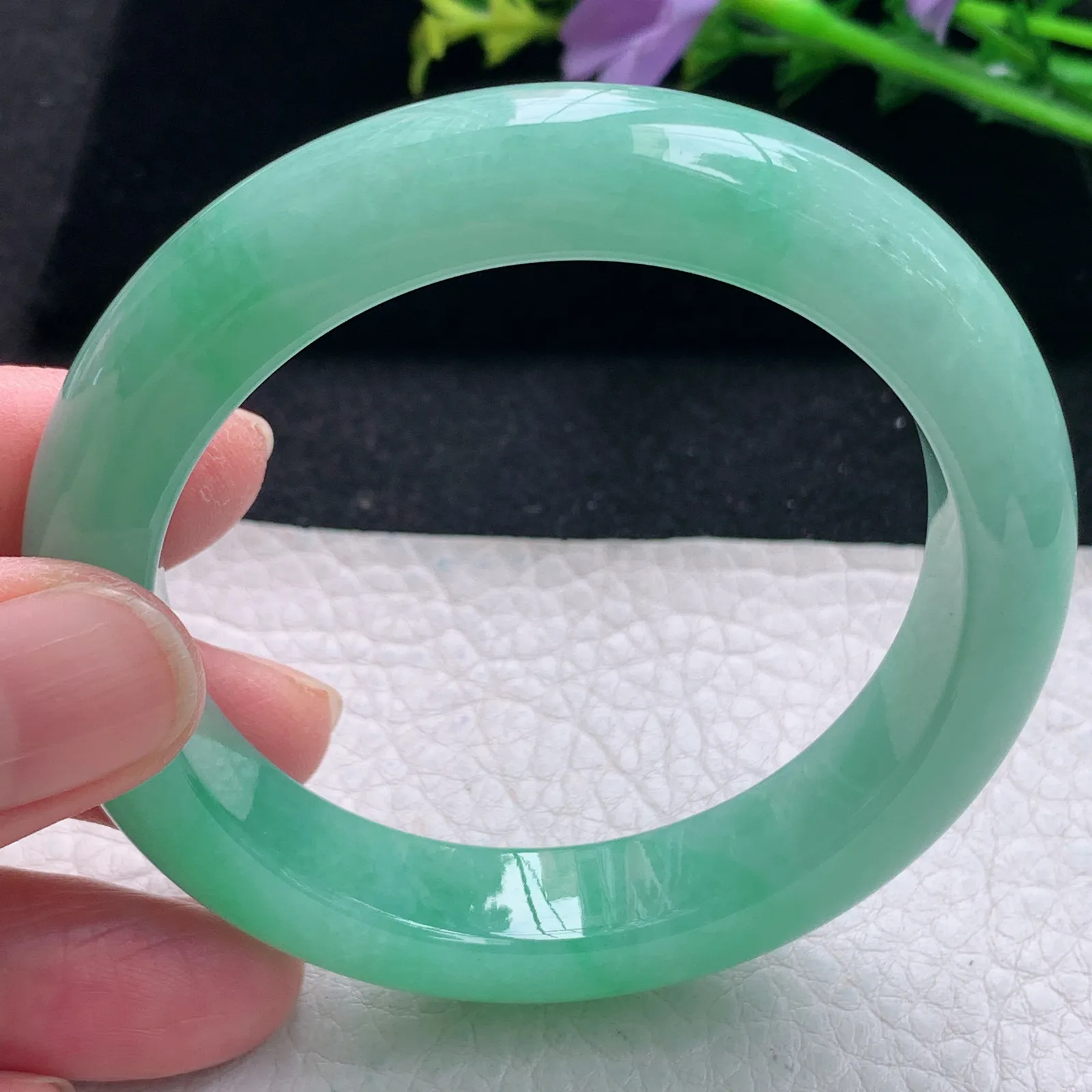 js自然光53*12*8.8平安镯 缅甸翡翠a货手镯冰绿宽边玉手环