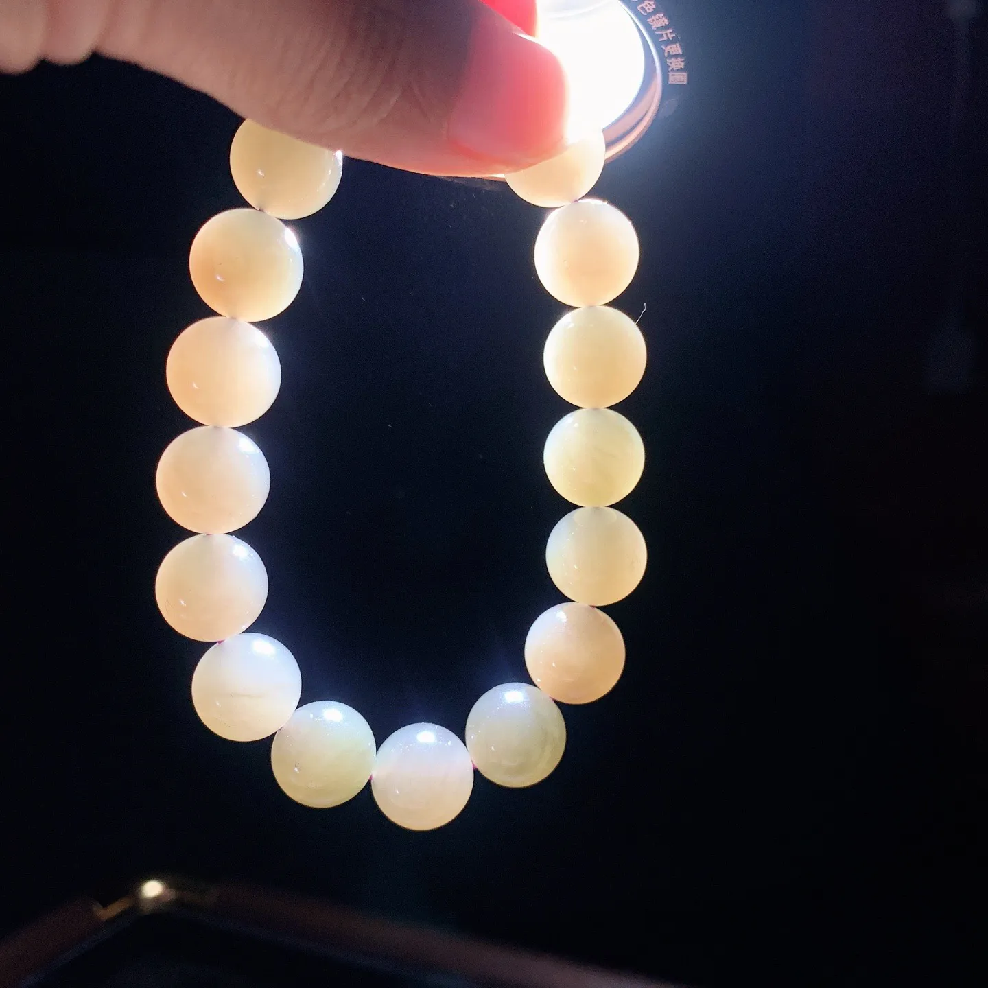 和田玉紫罗兰翠紫圆珠手串 单颗尺寸12重45.8克。玉质细腻油润。手推出油。佩戴高端典雅。lt251113