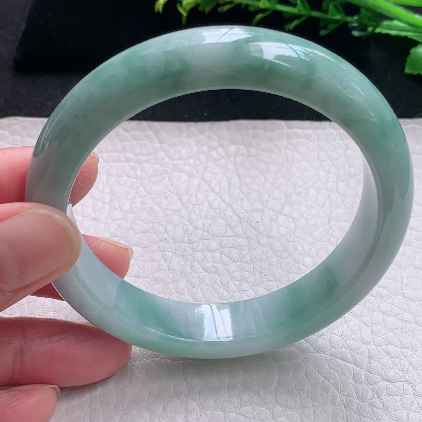 js自然光58.5*13.3*8.2平安镯 缅甸翡翠a货手镯飘花韵味宽边玉手环