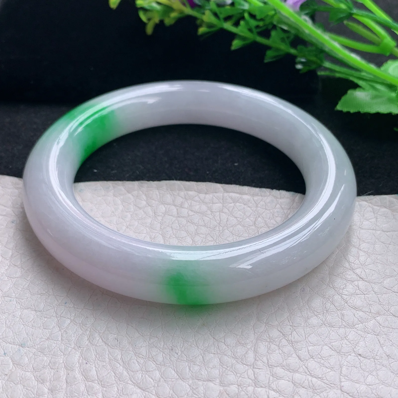 yh自然光58*12胖圆镯 缅甸翡翠a货手镯水润飘阳绿圆条美人镯