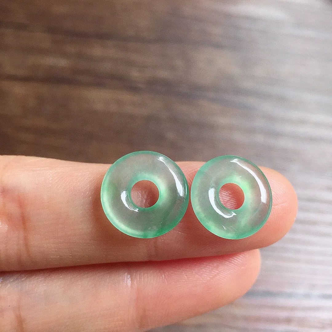 冰晴底甜甜圈一对，镶嵌佳品，冰润细腻，种水足 尺寸12.4*2.3