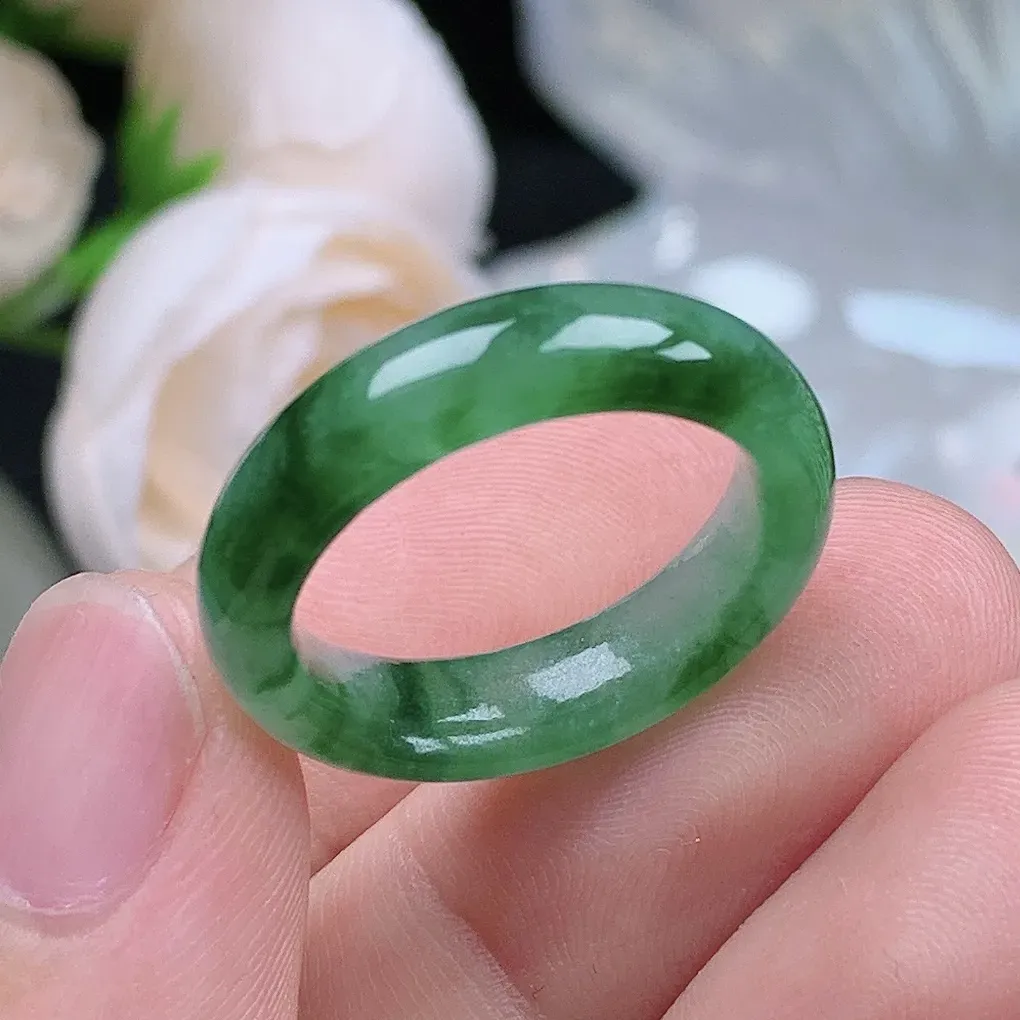 缅甸翡翠老坑种翡翠水润起胶飘阳绿戒指玉指环  水润通透 尺寸：18.2-5.7-3.7mm  18号圈口5S