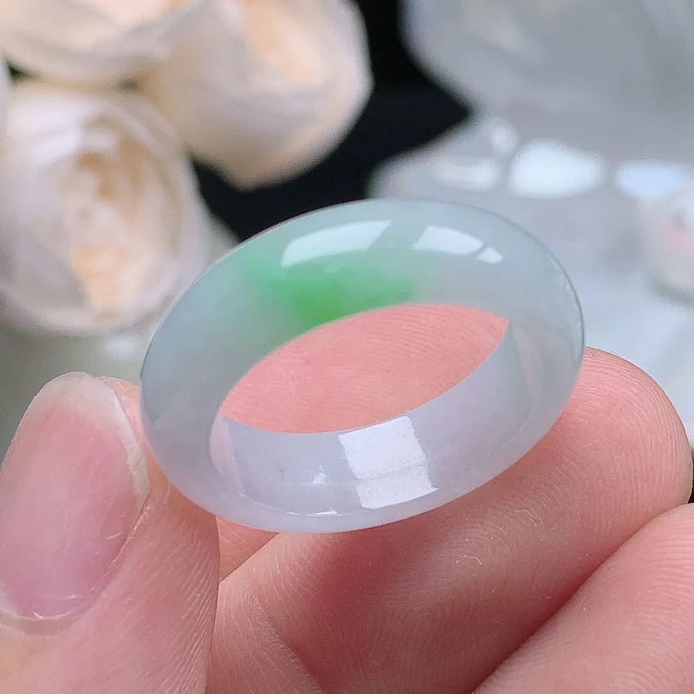 缅甸老坑种翡翠水润起胶飘阳绿戒指玉指环  水润通透 尺寸：18.7-6.3-3.2mm 18-19号