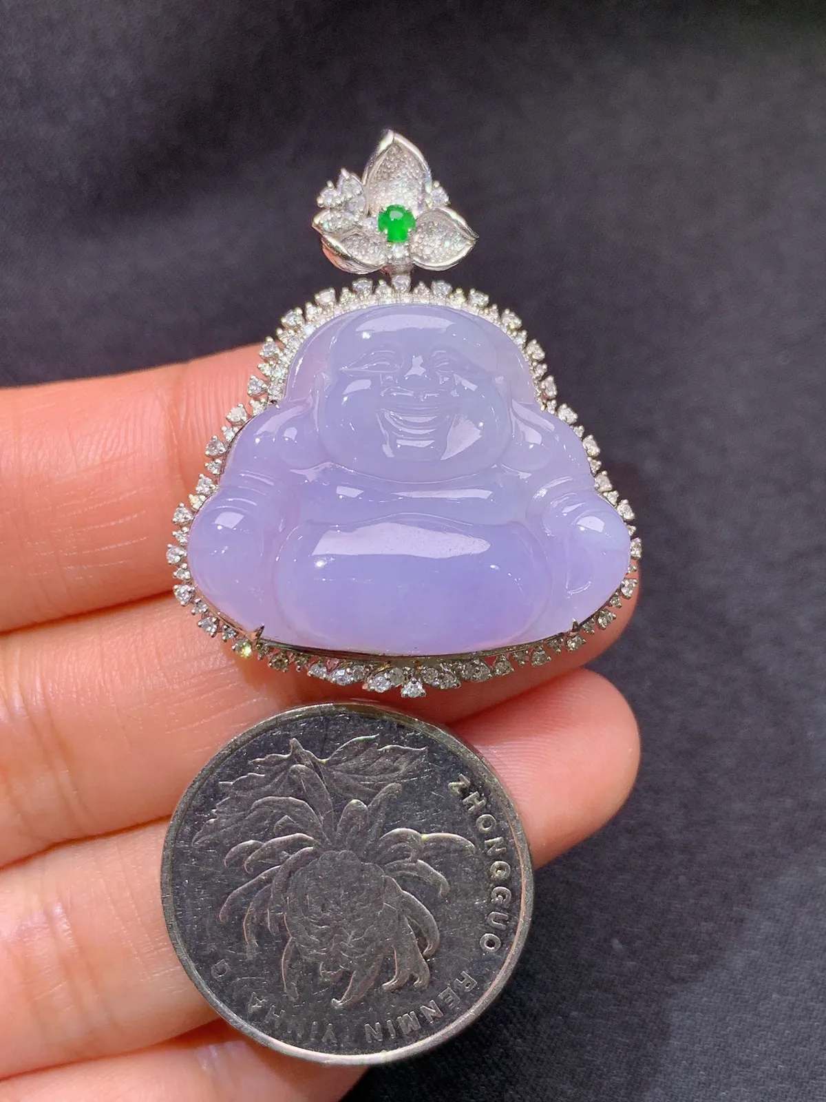 紫罗兰笑佛吊坠，18k金镶嵌，温润细腻，颜色鲜艳 尺寸35.7*30.2*10