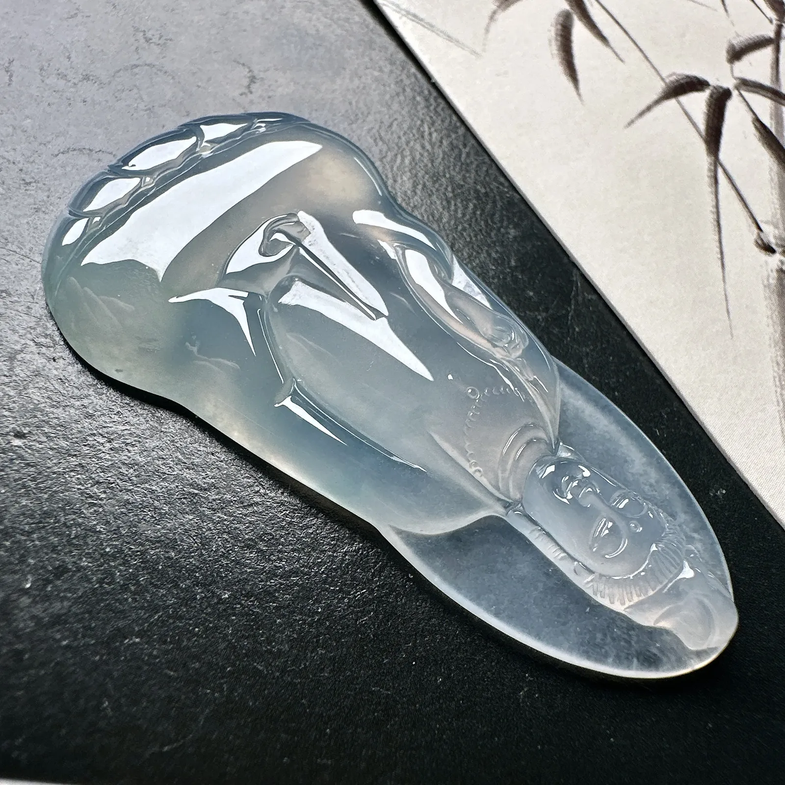 【冰种素衣观音】质地细腻，通透度上佳，冰感十足，适合佩戴