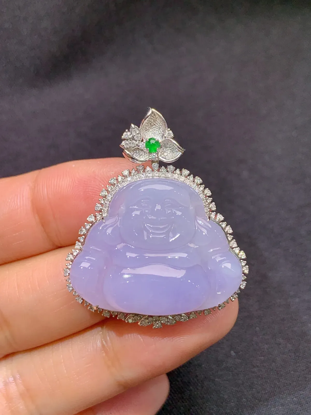 紫罗兰笑佛吊坠，18k金镶嵌，温润细腻，颜色鲜艳 尺寸35.7*30.2*10