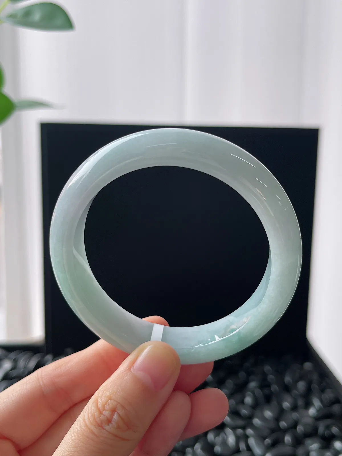 正圈54.2圈口，翡翠糯化种淡蓝色手镯