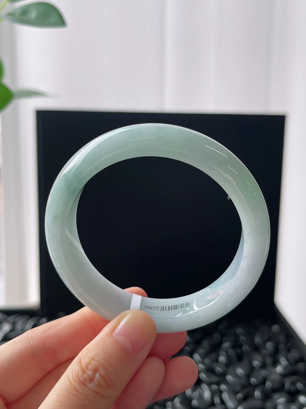 正圈54.2圈口，翡翠糯化种淡蓝色手镯