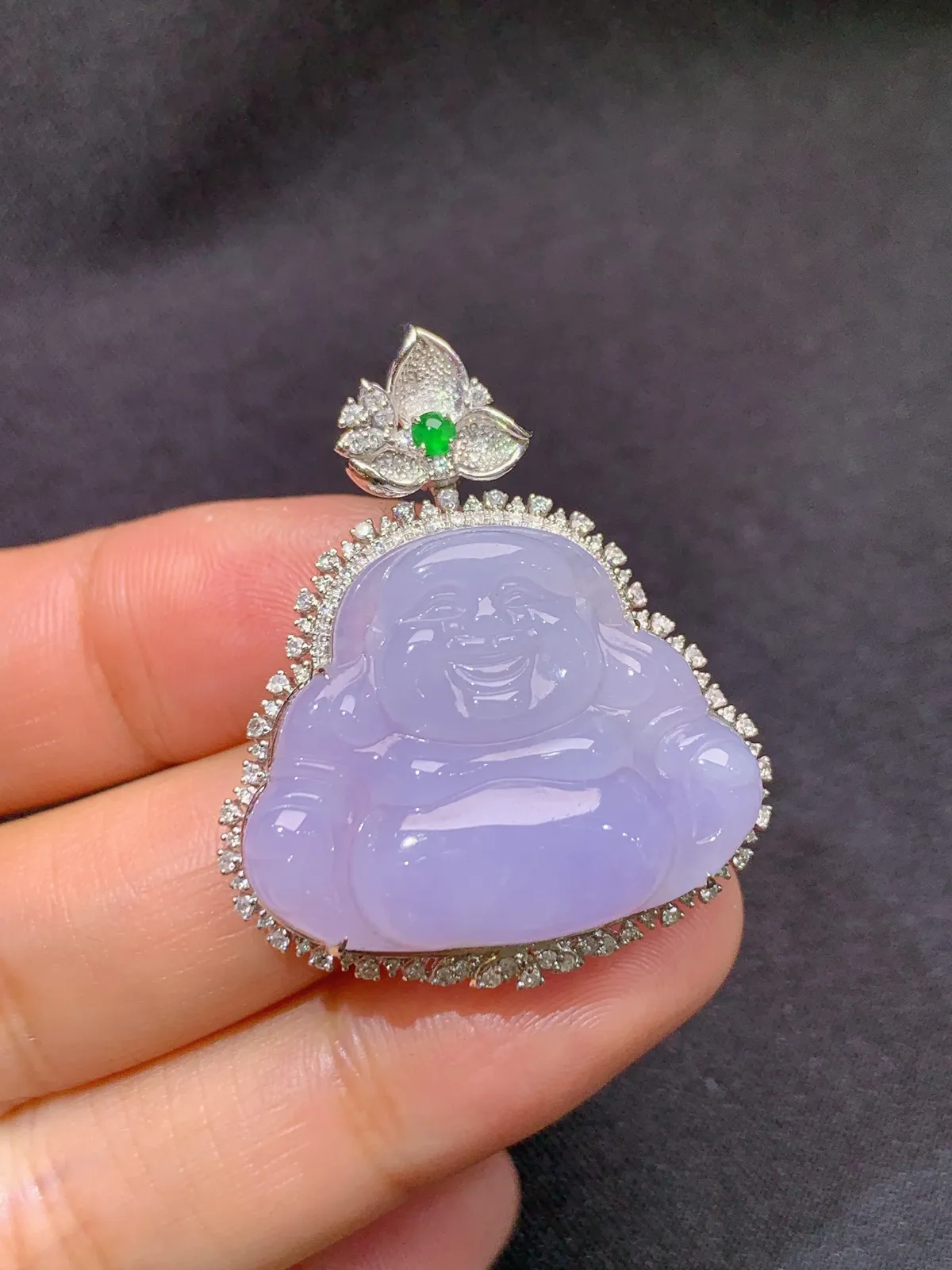 紫罗兰笑佛吊坠，18k金镶嵌，温润细腻，颜色鲜艳 尺寸35.7*30.2*10