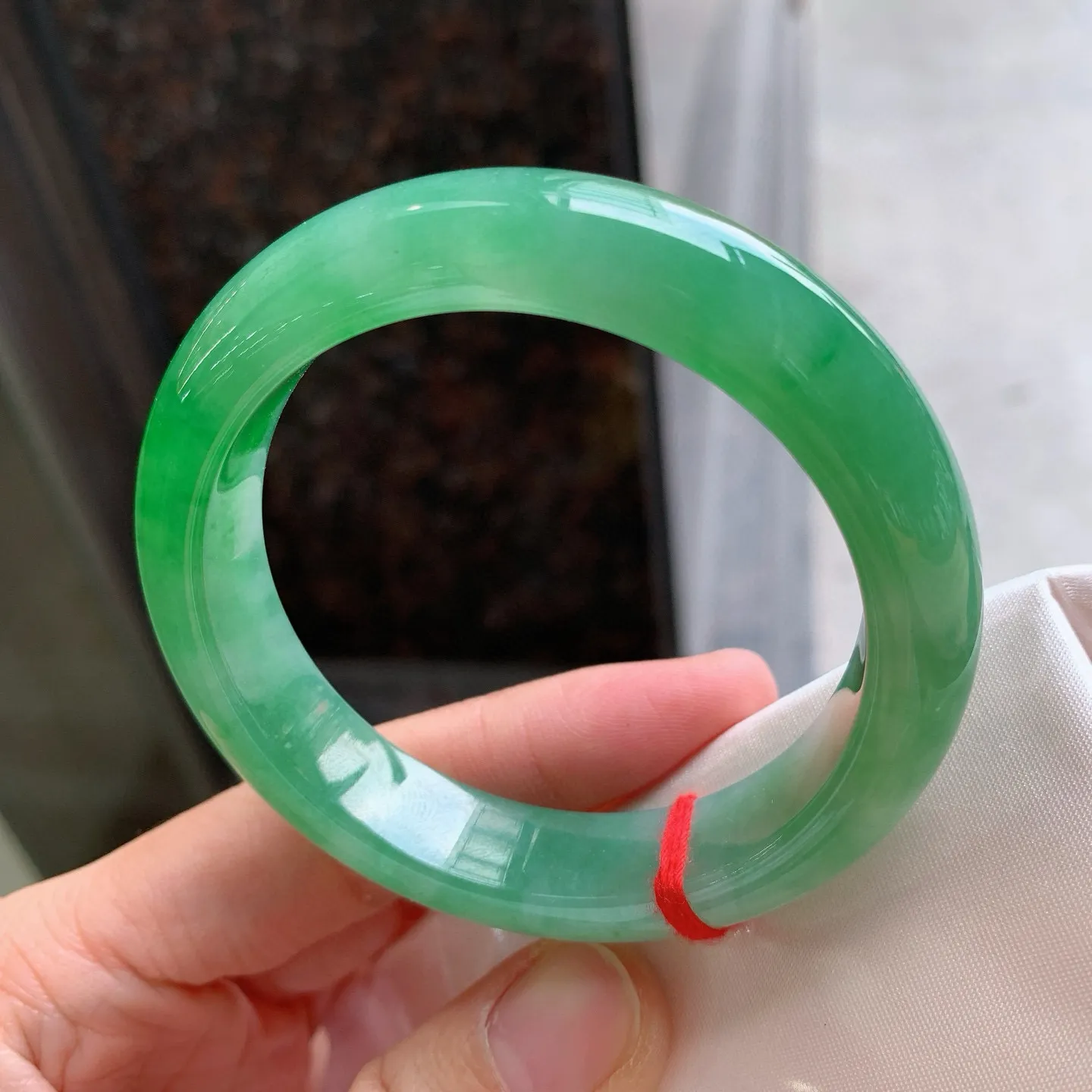 正圈飘绿 完美无瑕 尺寸：55.2/13/8.8 色辣