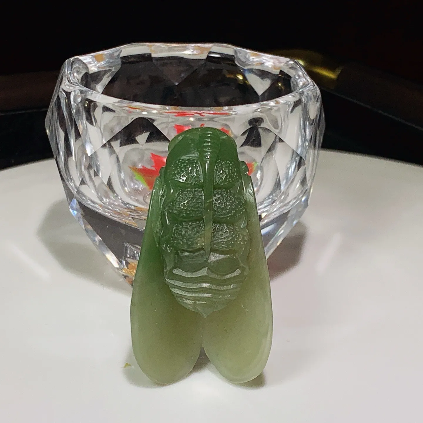 新疆和田玉黄口料翠青一鸣惊人知了挂件。尺寸50/27/17重24.5克。玉质细腻油润。手推出油。佩戴高端典雅。lt251113