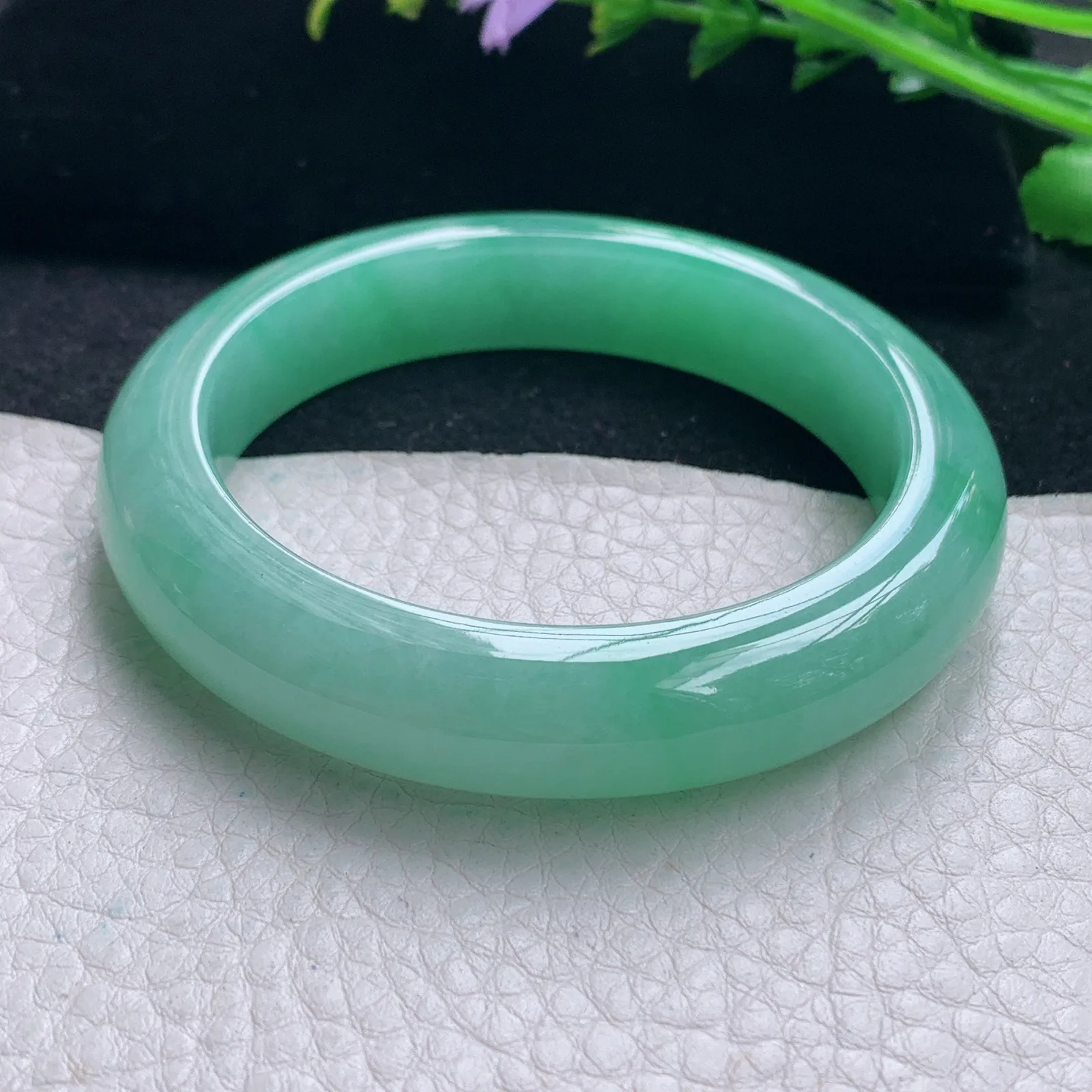 js自然光53*12*8.8平安镯 缅甸翡翠a货手镯冰绿宽边玉手环