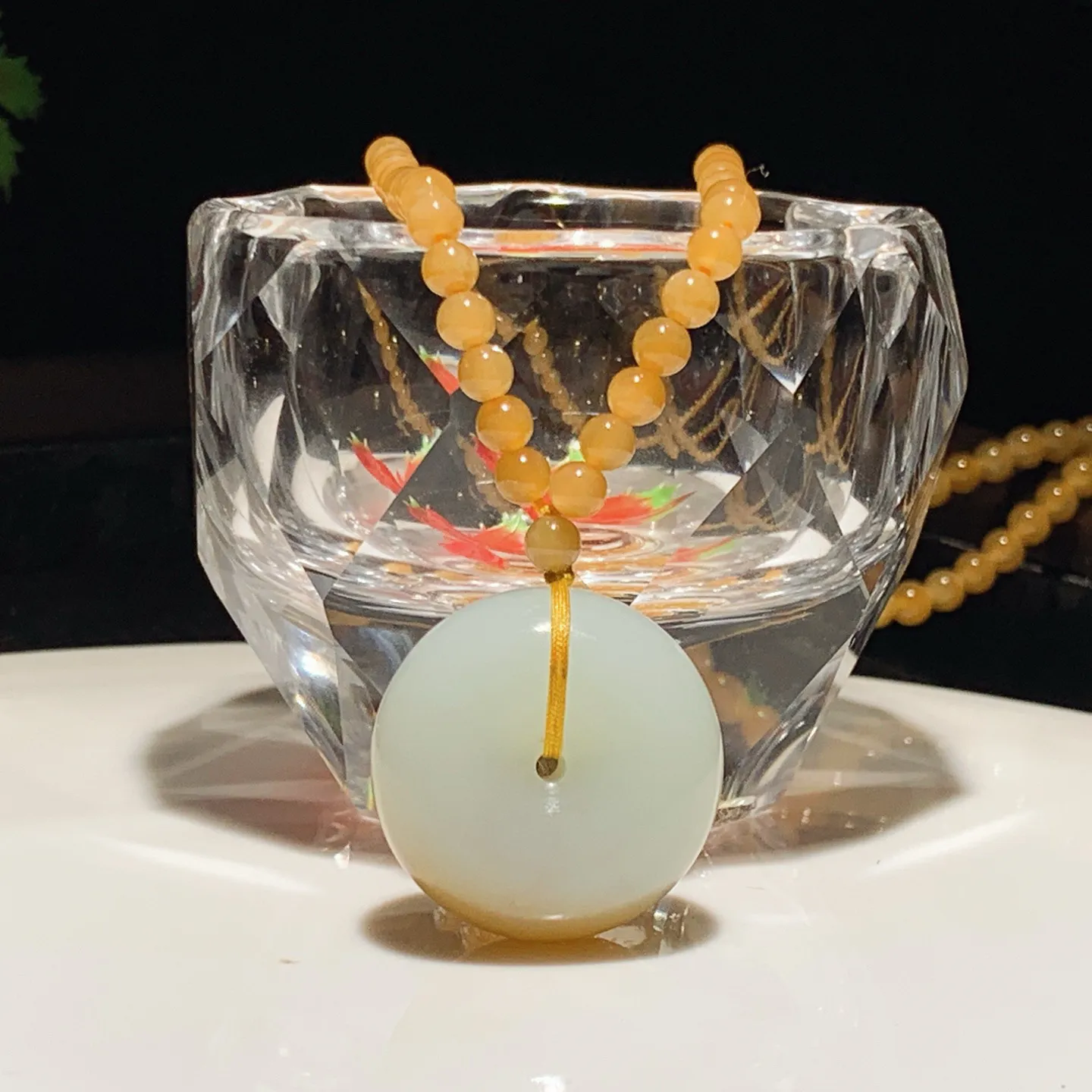 新疆和田玉且末糖平安扣挂件。尺寸25/13/重31克。玉质细腻油润。手推出油。佩戴高端典雅。lt251113