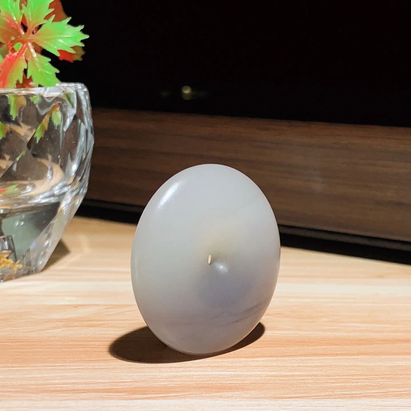 和田玉白加紫罗兰平安扣挂件。尺寸37/9重21克。玉质细腻油润。手推出油。佩戴高端典雅。lt2511